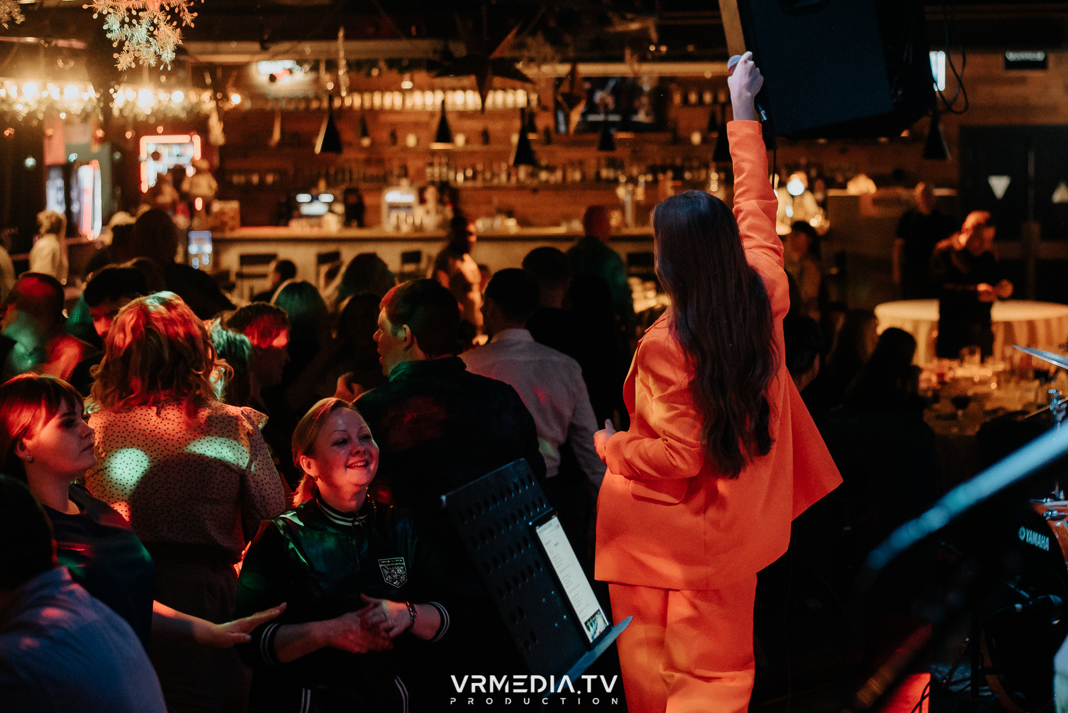 Жаркий новогодний корпоратив в гриль-баре «Жара»