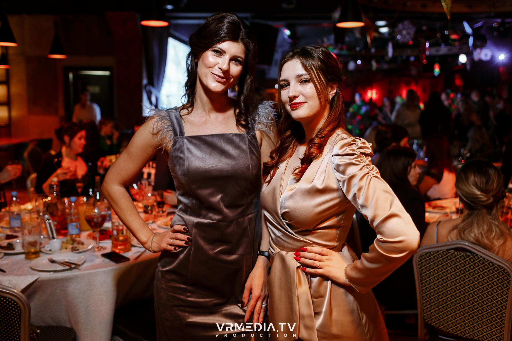 Жаркий новогодний корпоратив в гриль-баре «Жара»