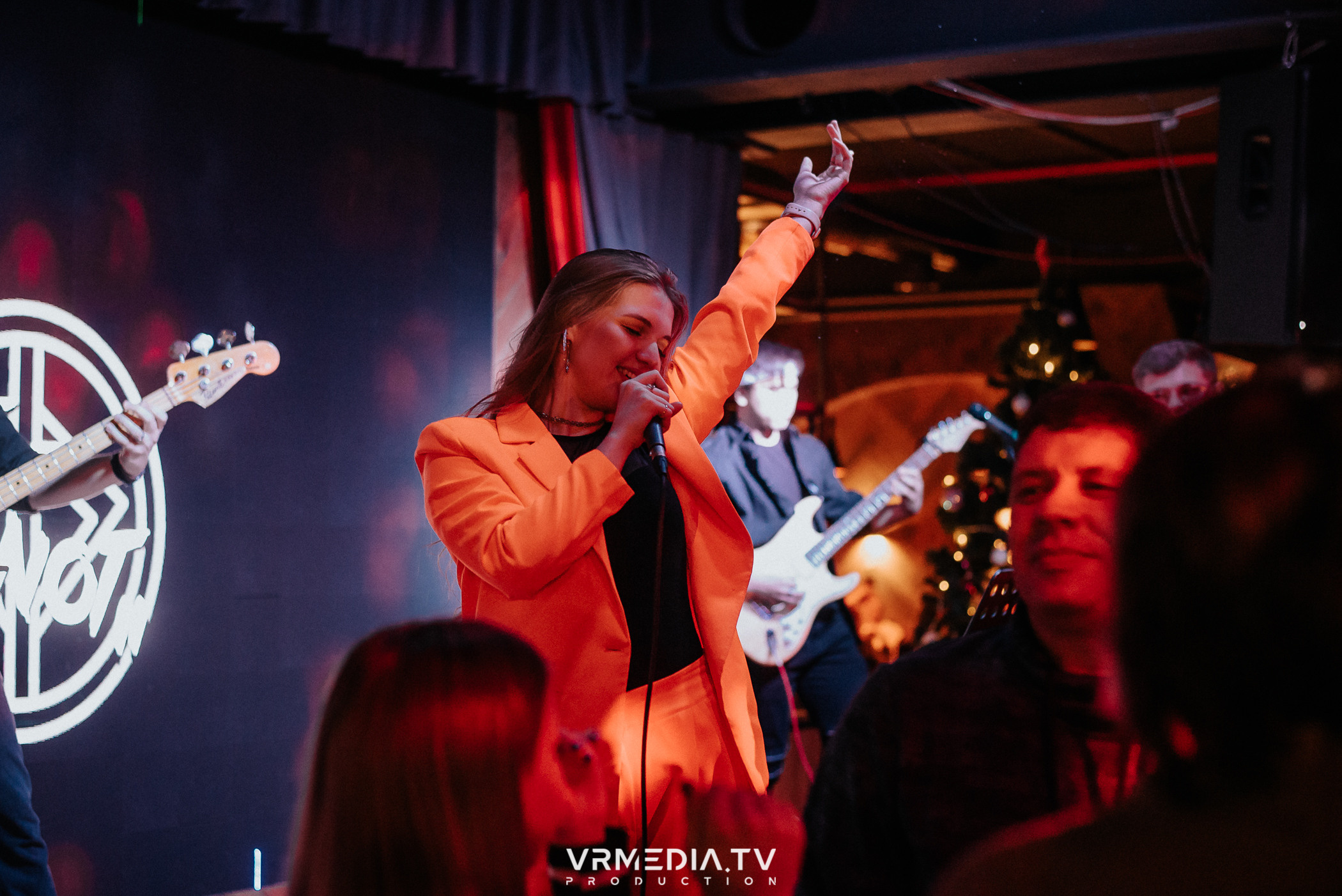 Жаркий новогодний корпоратив в гриль-баре «Жара»