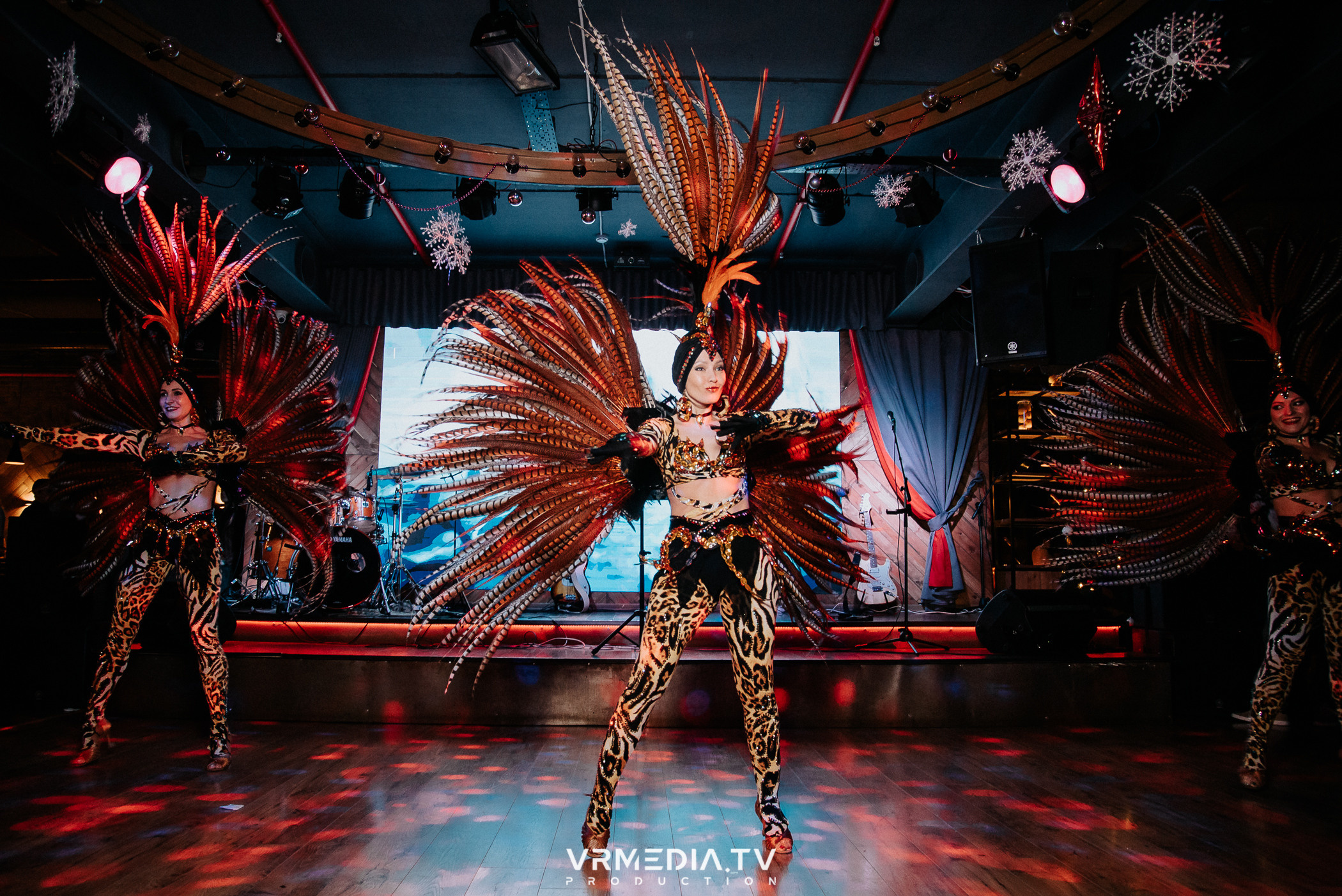 Жаркий новогодний корпоратив в гриль-баре «Жара»