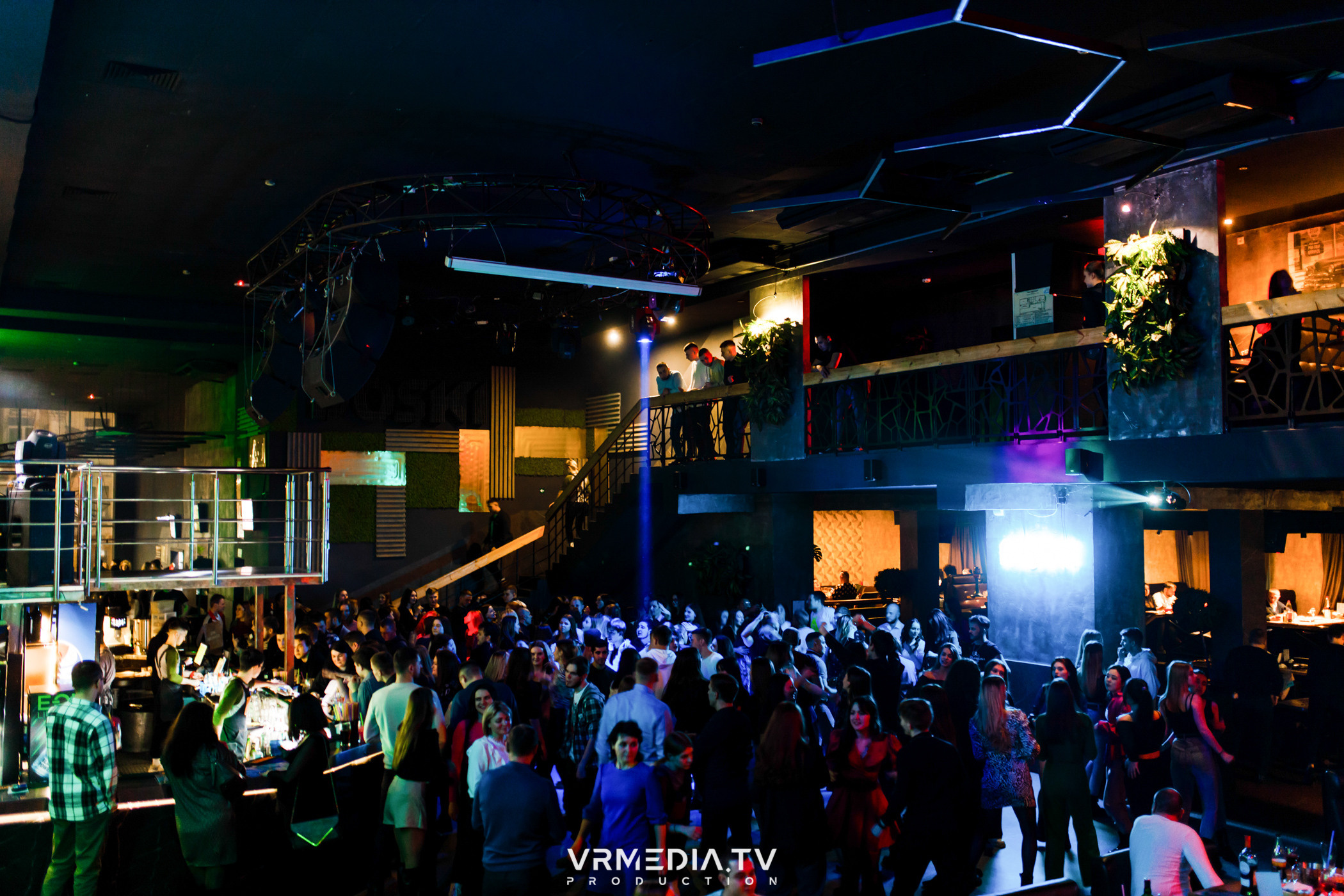 Выходные в баре «DOSKI»