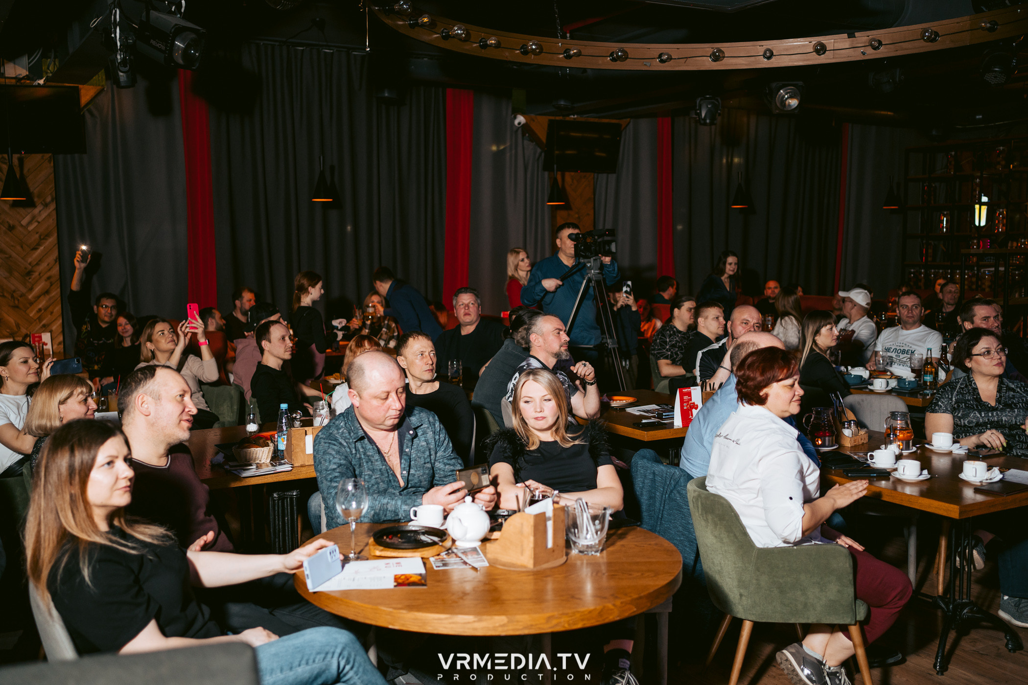 Джазовая среда: шоу «КИНОхроника»