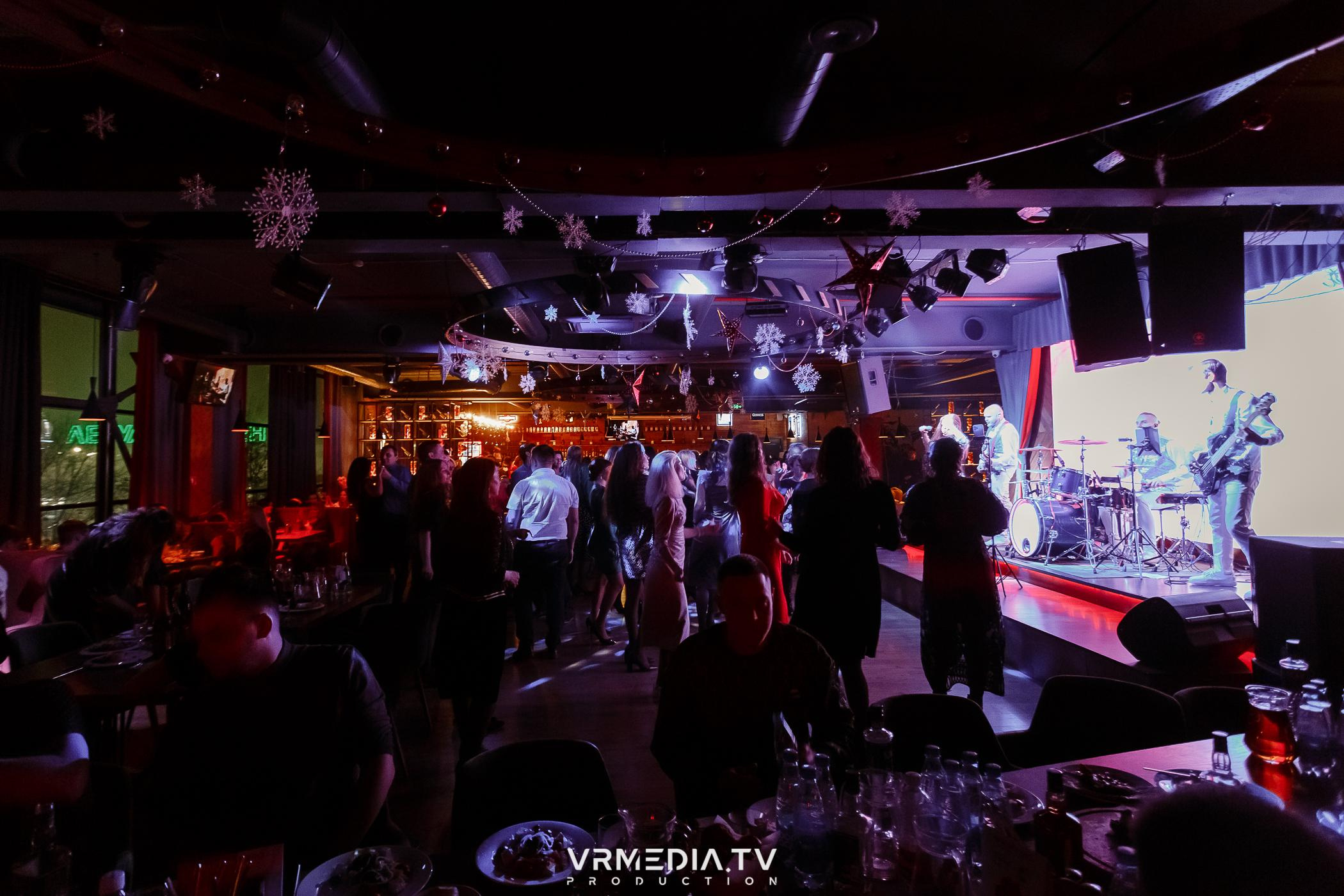 Жаркий новогодний корпоратив в гриль-баре «Жара»