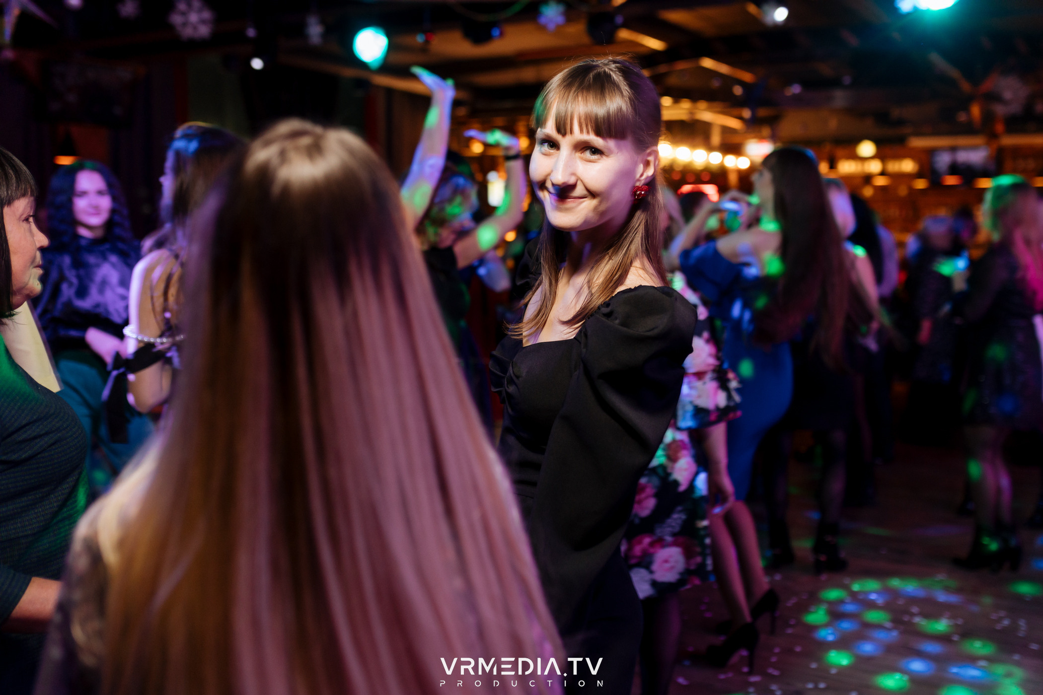 Жаркий новогодний корпоратив в гриль-баре «Жара»