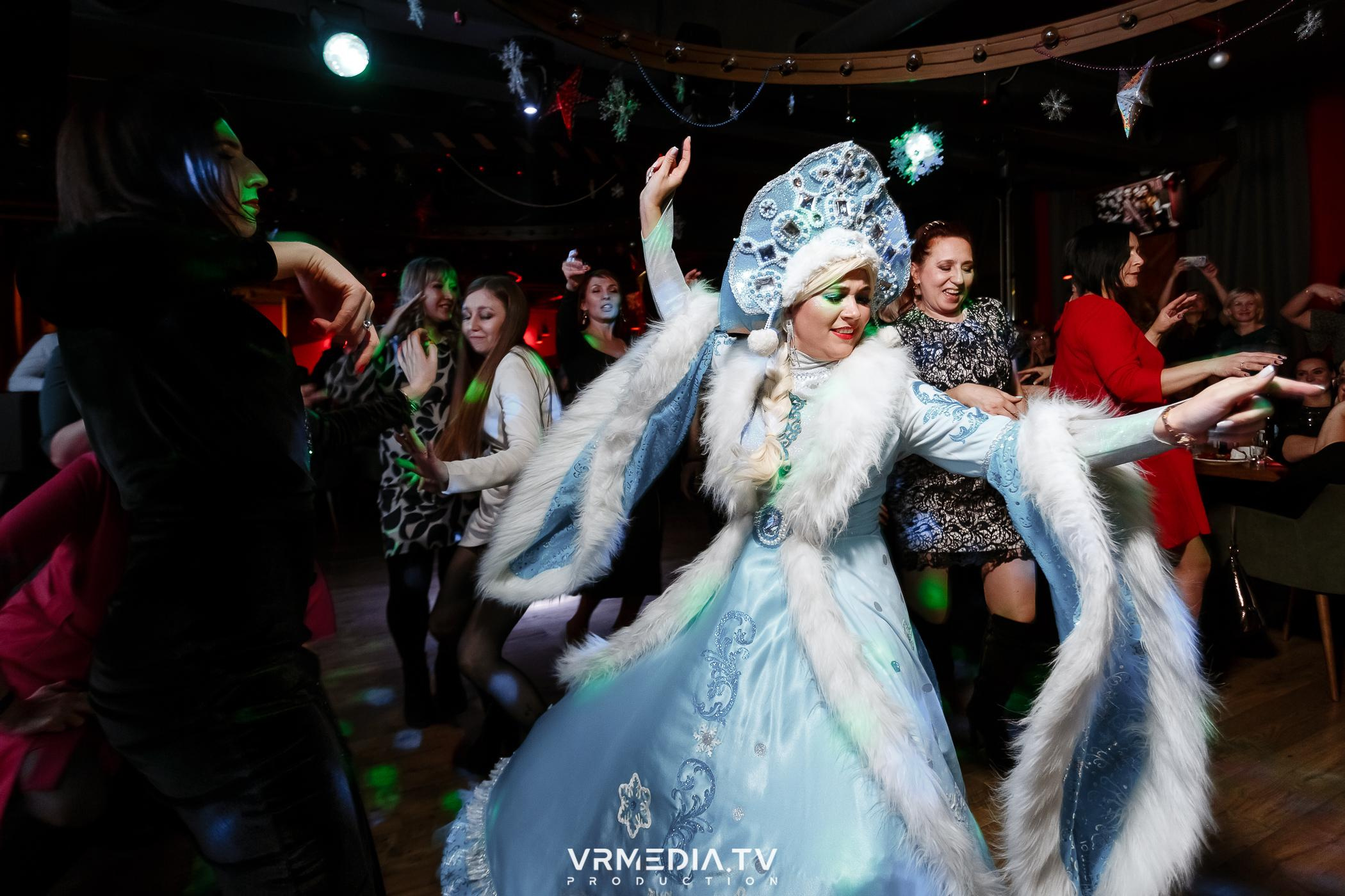 Жаркий новогодний корпоратив в гриль-баре «Жара»