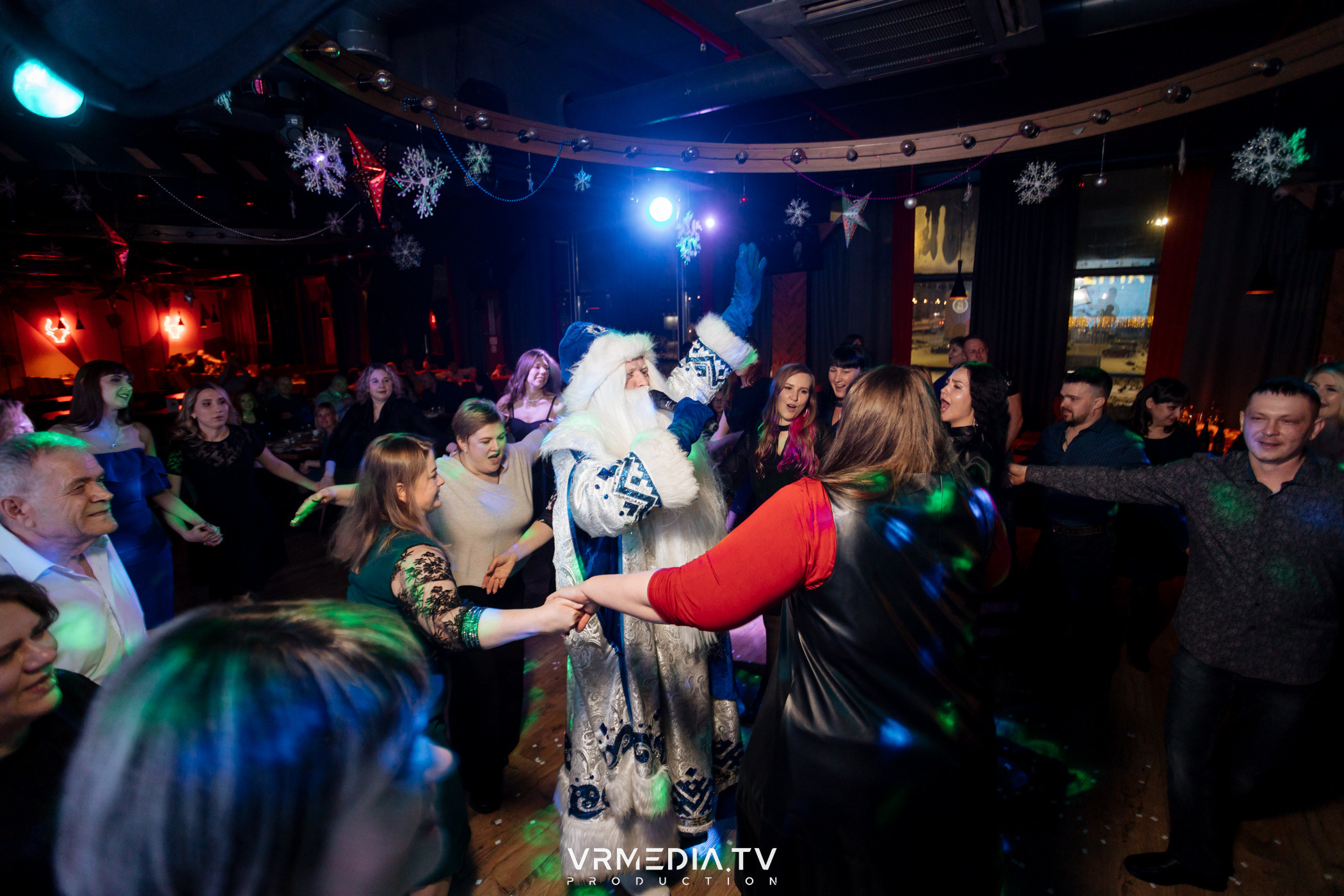 Жаркий новогодний корпоратив в гриль-баре «Жара»