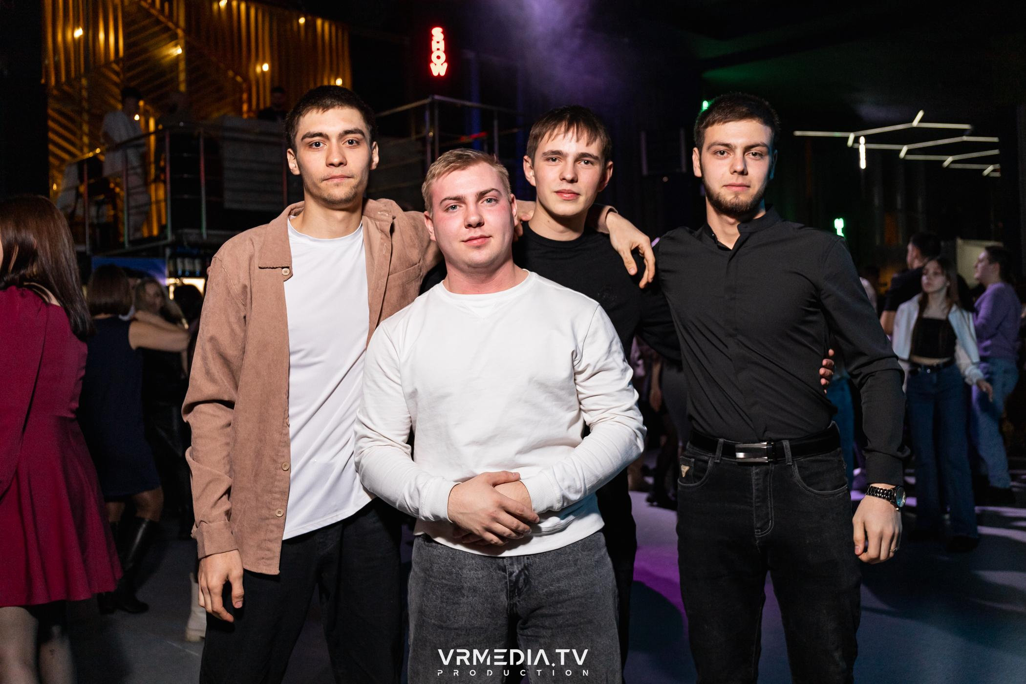 Выходные в баре «DOSKI»