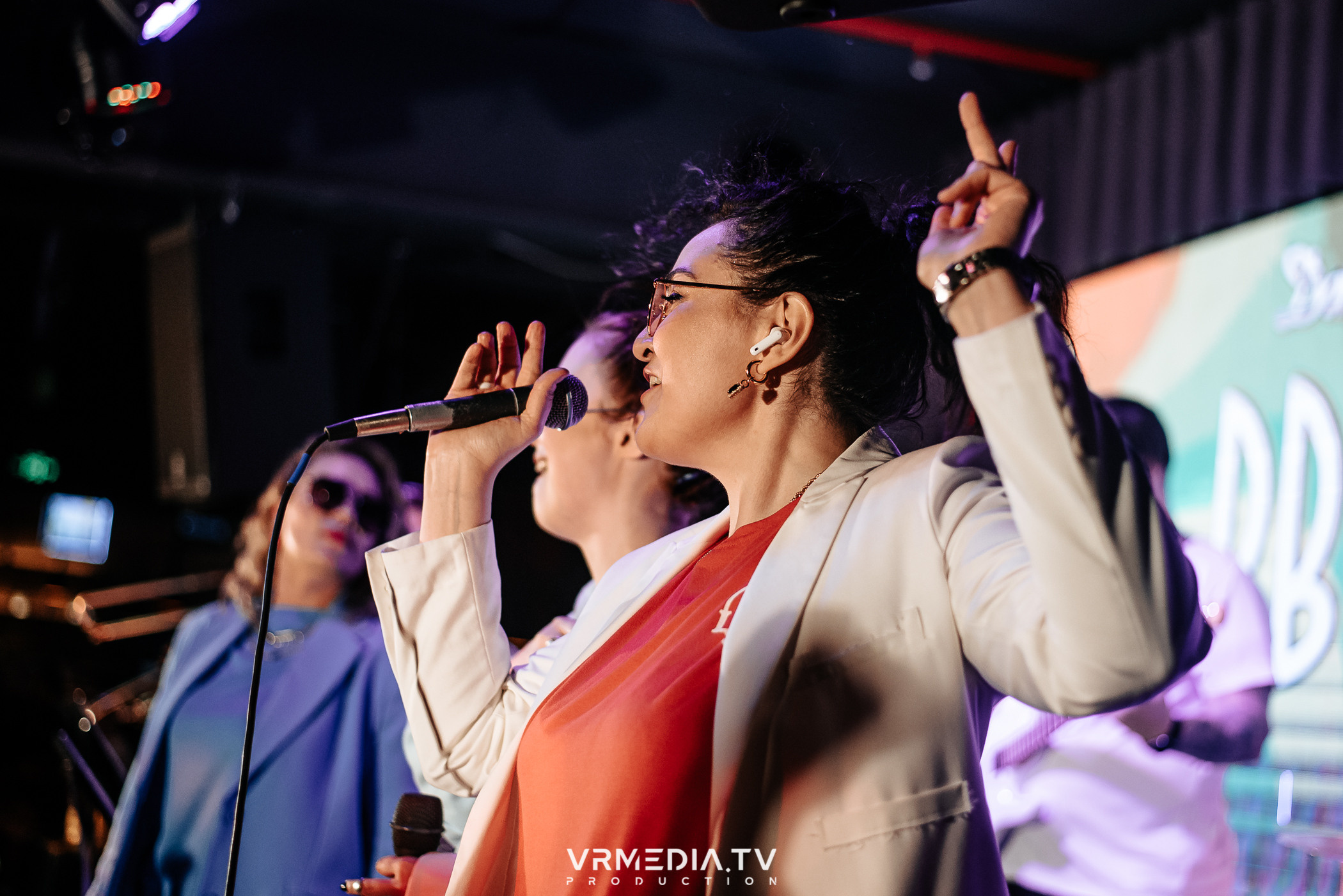 Джазовая среда: BBQueen: Переменная облачность