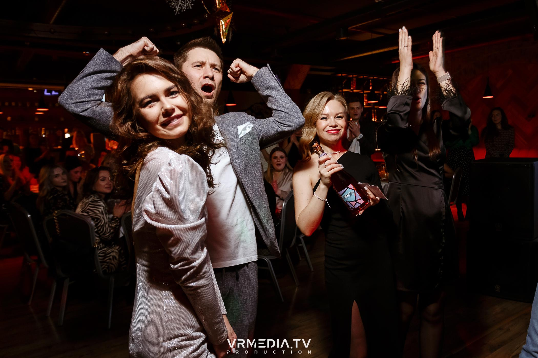 Жаркий новогодний корпоратив в гриль-баре «Жара»