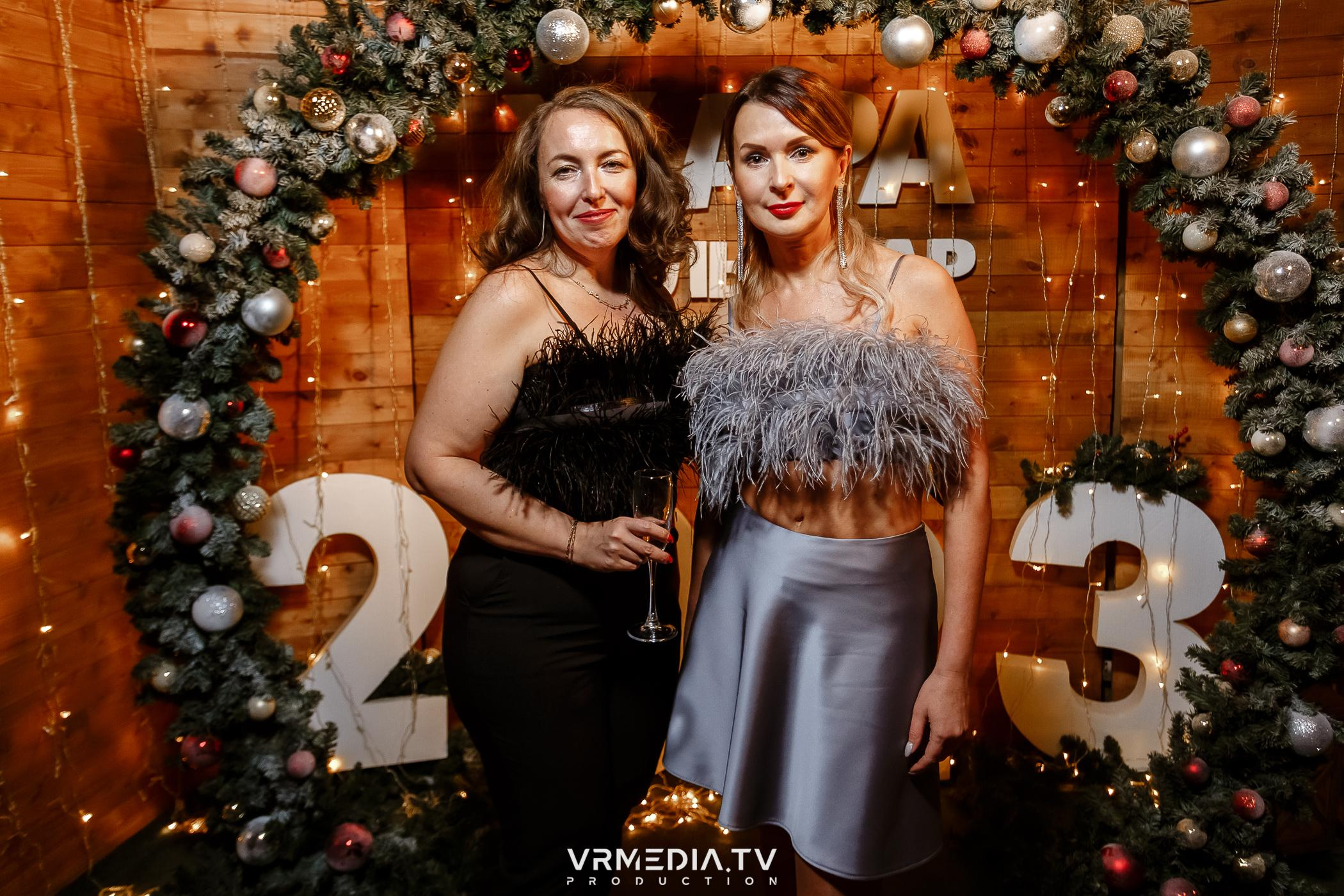 Жаркий новогодний корпоратив в гриль-баре «Жара»