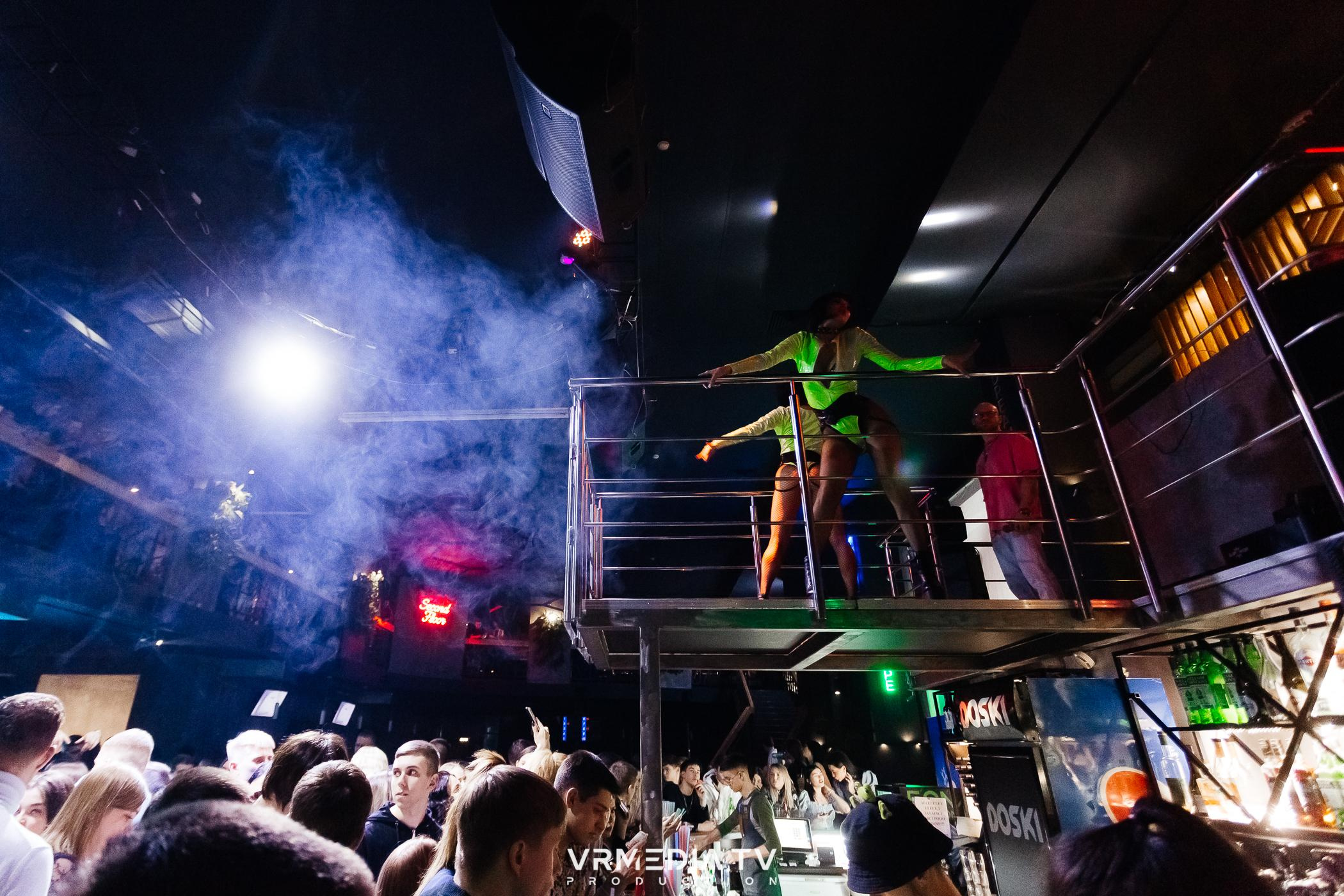 Выходные в баре «DOSKI»