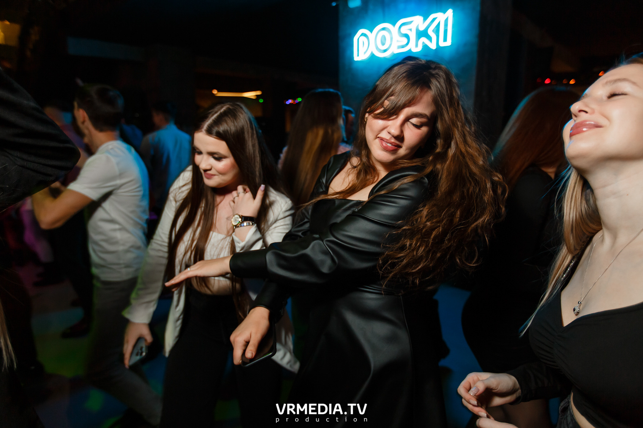 Выходные в баре «DOSKI»