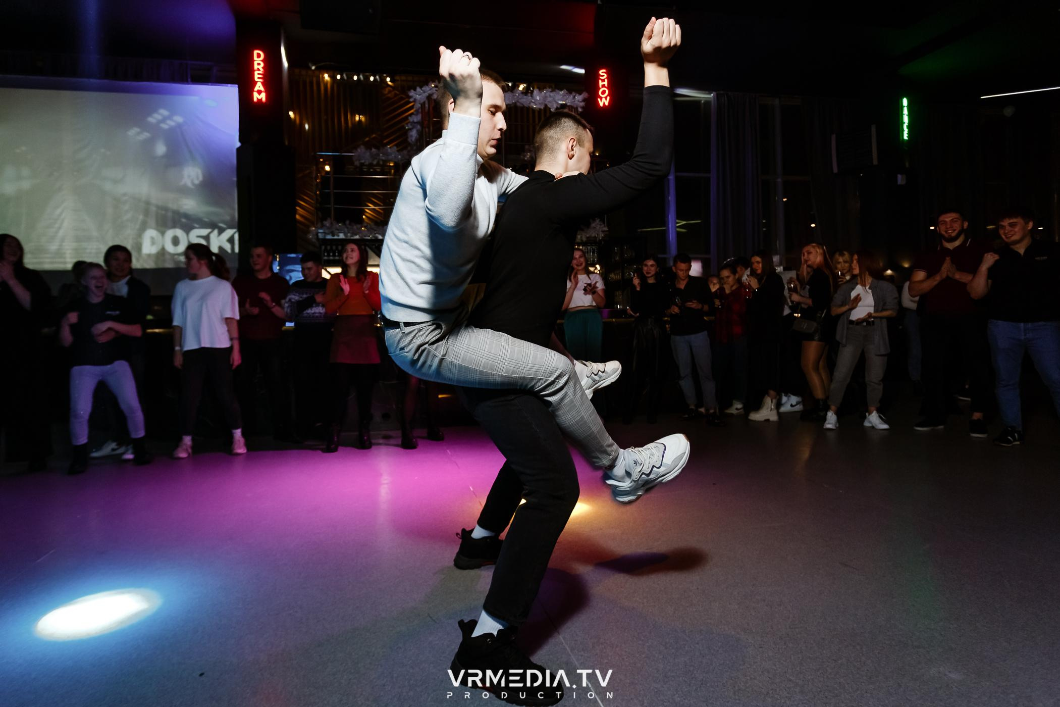 Выходные в баре «DOSKI»