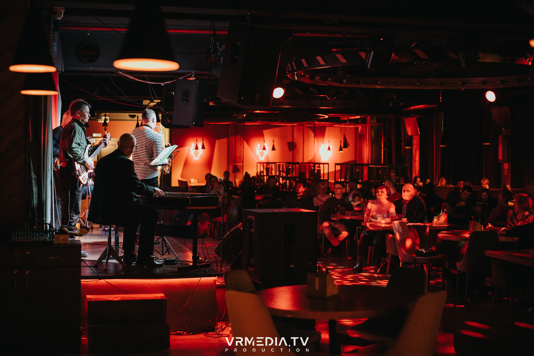 Джазовая среда: Джаз Замечательных Людей (Новосибирск)