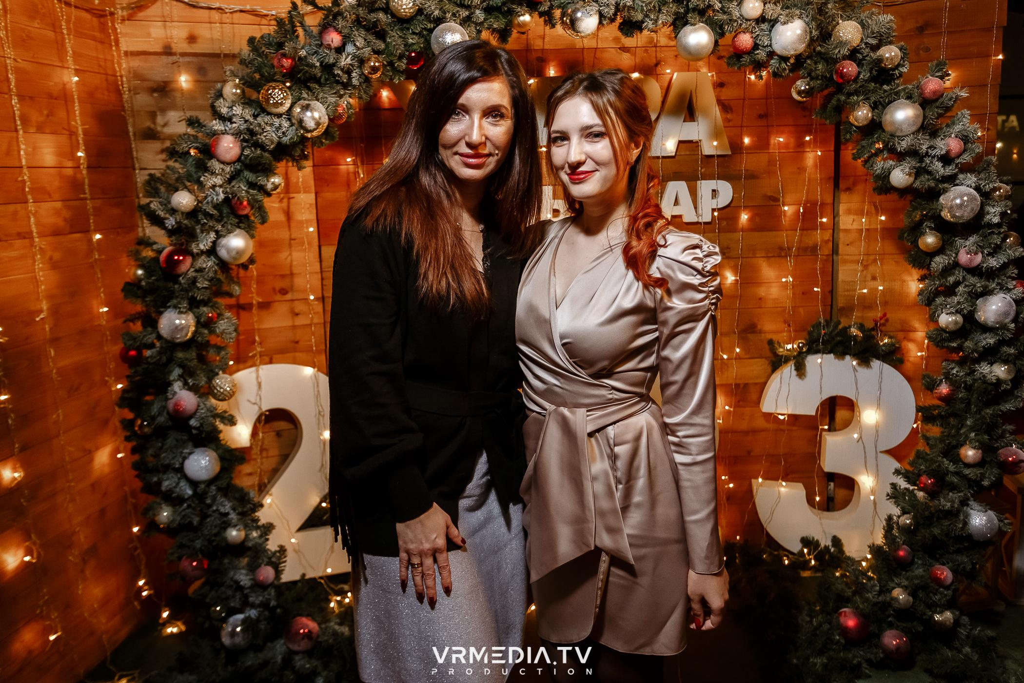 Жаркий новогодний корпоратив в гриль-баре «Жара»