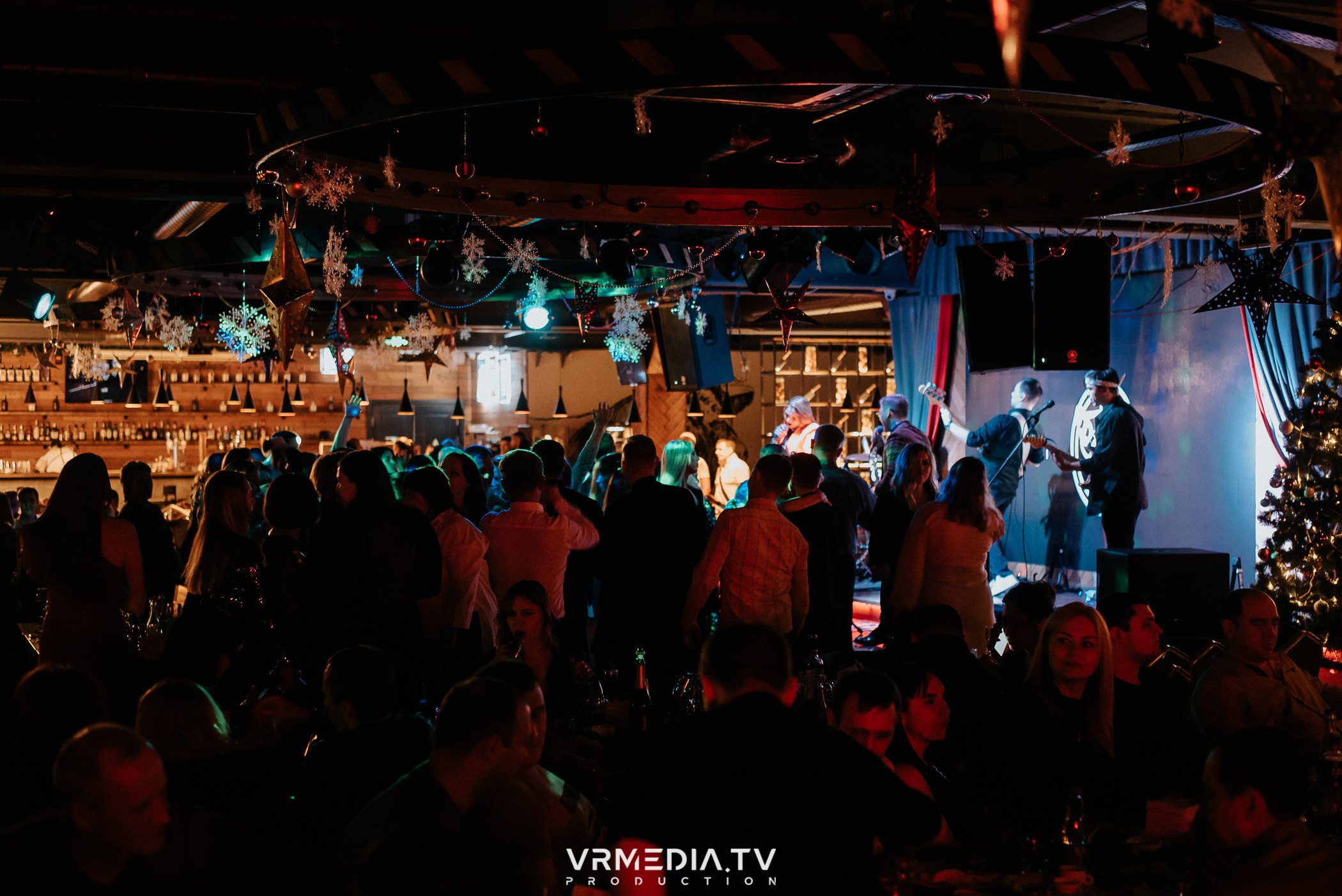 Жаркий новогодний корпоратив в гриль-баре «Жара»