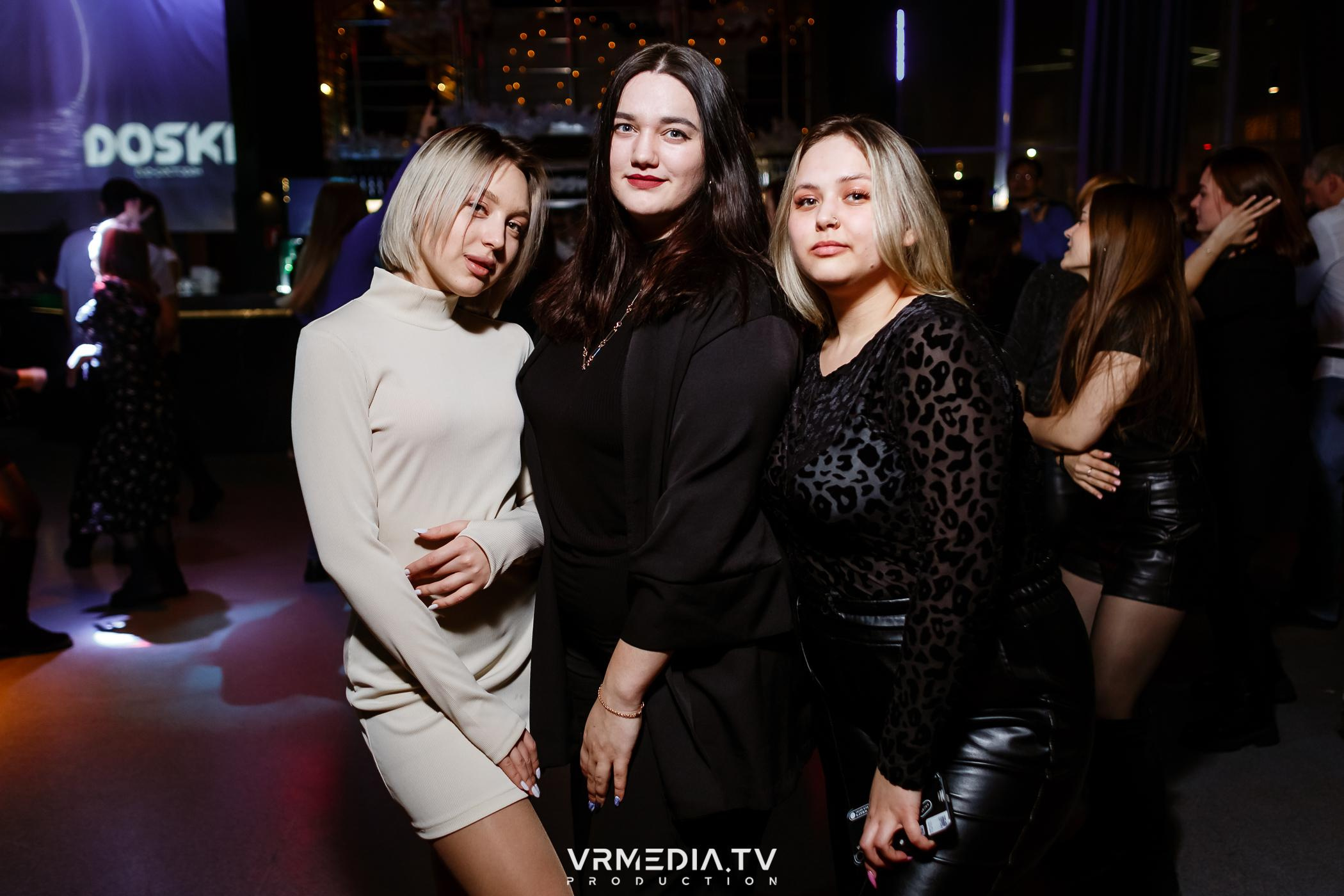 Выходные в баре «DOSKI»