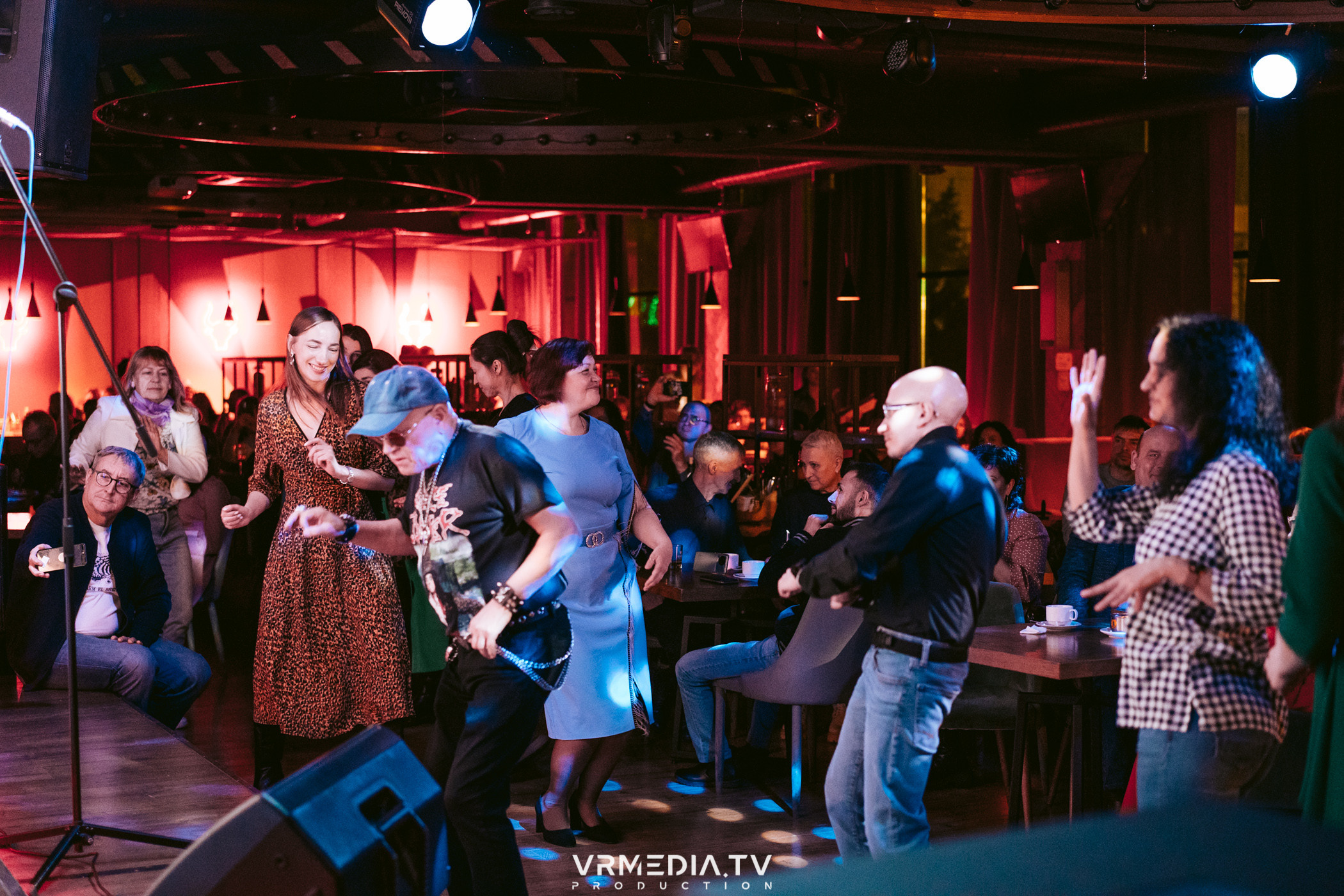 Джазовая среда: Чарльз Бёртон (США)