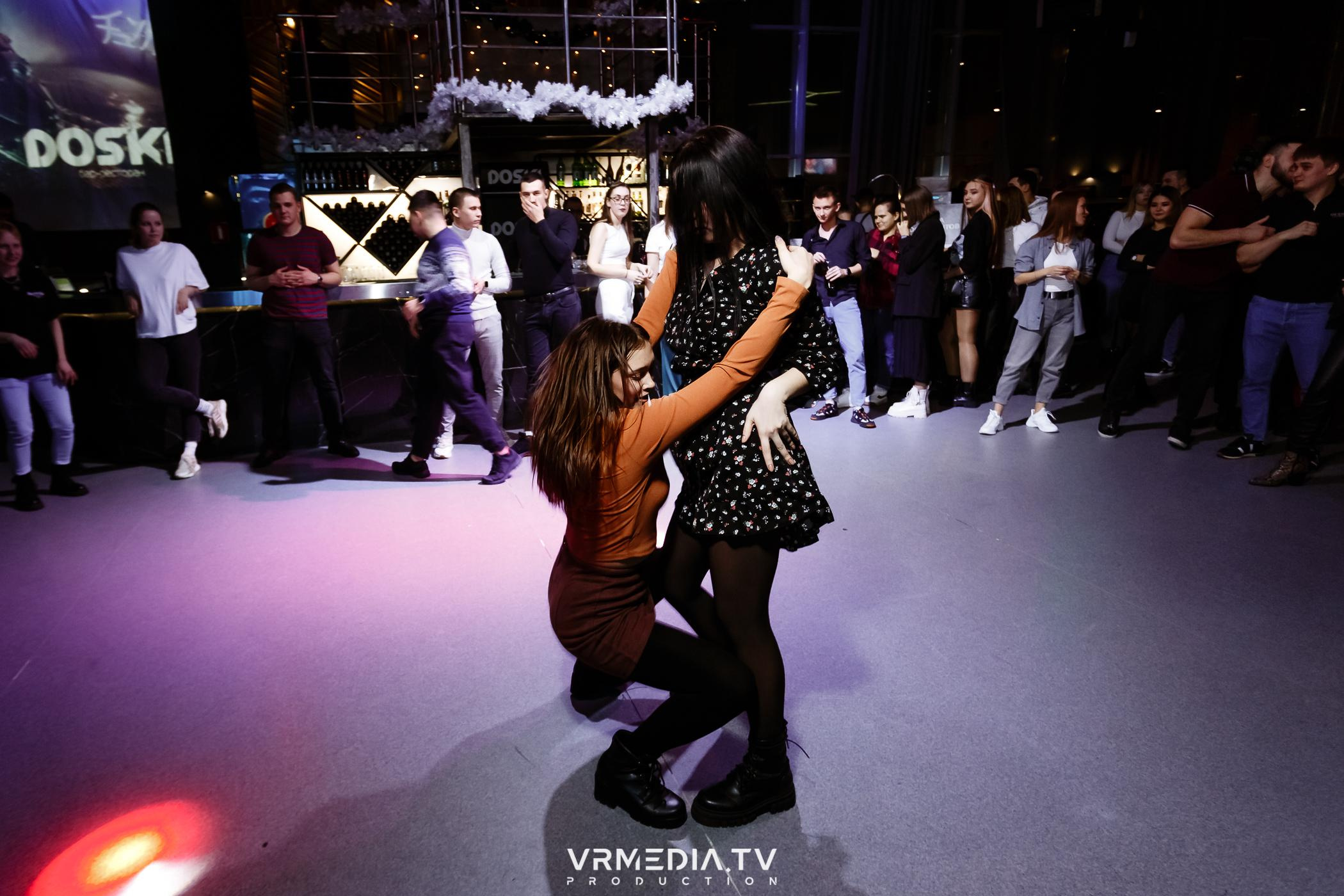 Выходные в баре «DOSKI»