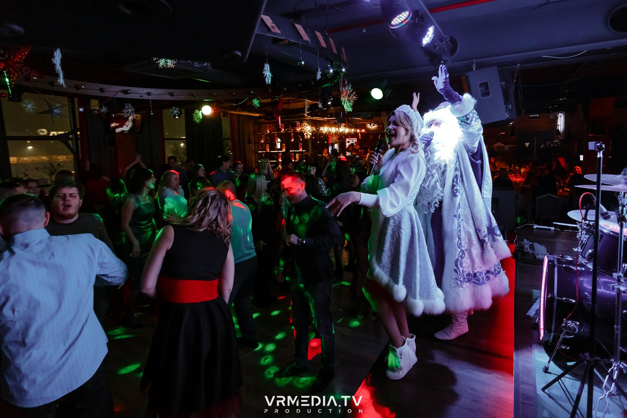 Жаркий новогодний корпоратив в гриль-баре «Жара»