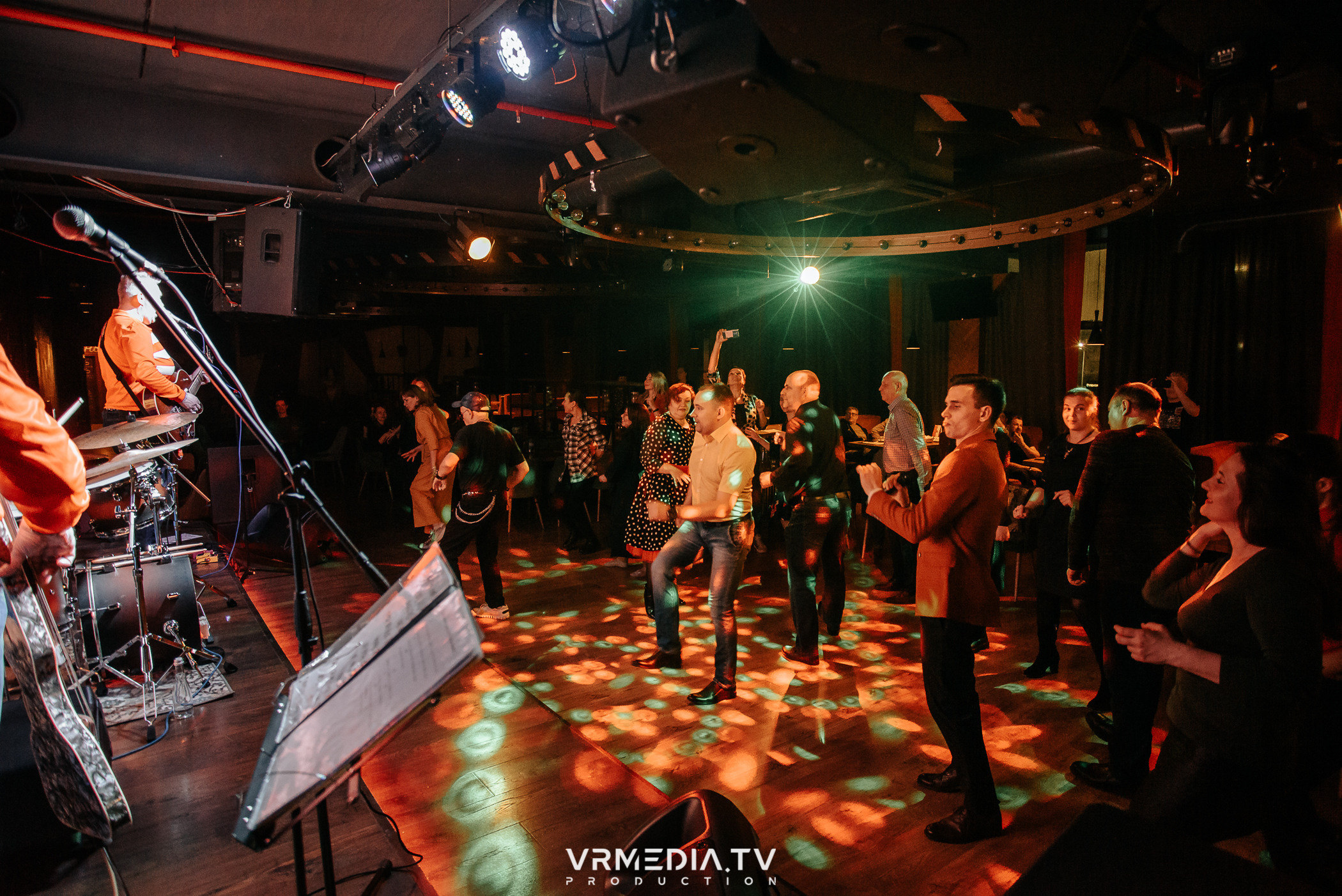 Джазовая среда: РАДИОНЯНЯ (Москва)