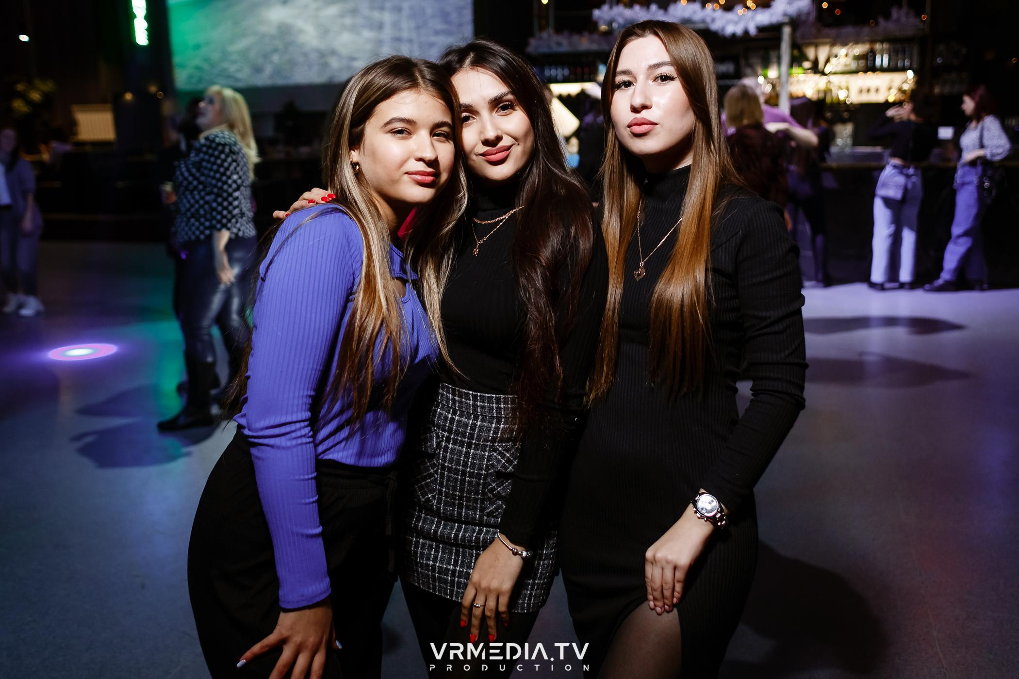 Выходные в баре «DOSKI»