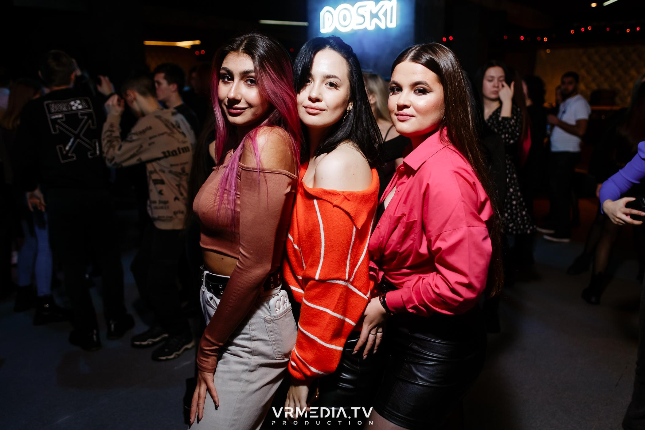 Выходные в баре «DOSKI»