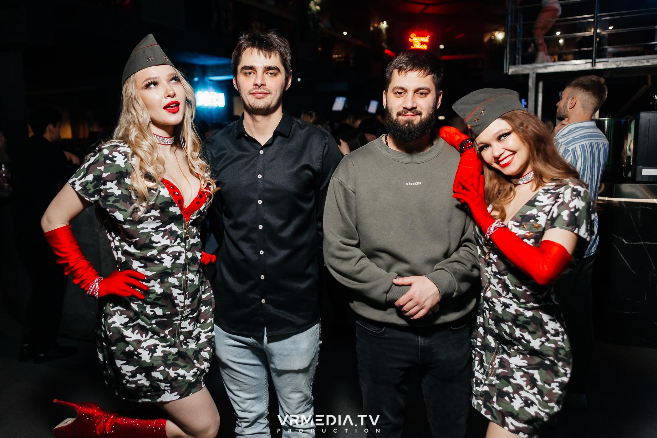 Выходные в баре «DOSKI»