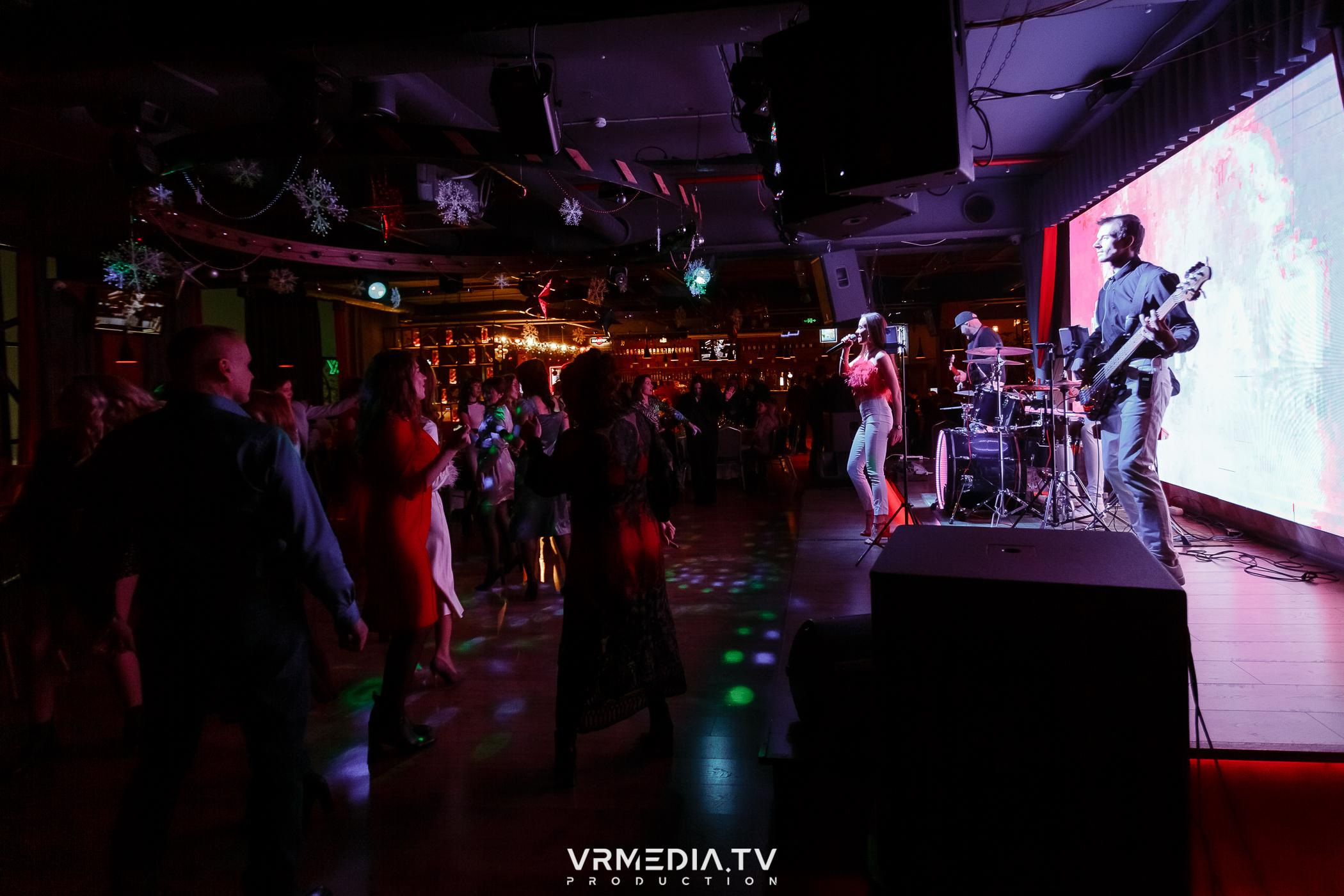 Жаркий новогодний корпоратив в гриль-баре «Жара»