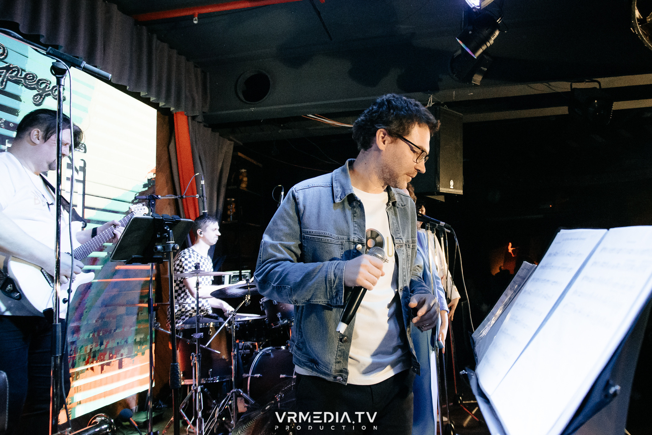 Джазовая среда: BBQueen: Переменная облачность