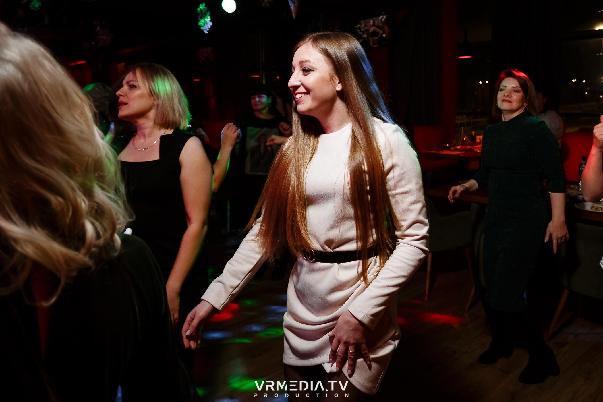 Жаркий новогодний корпоратив в гриль-баре «Жара»