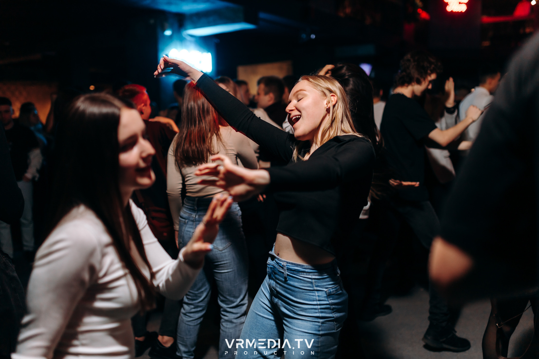 Выходные в баре «DOSKI»