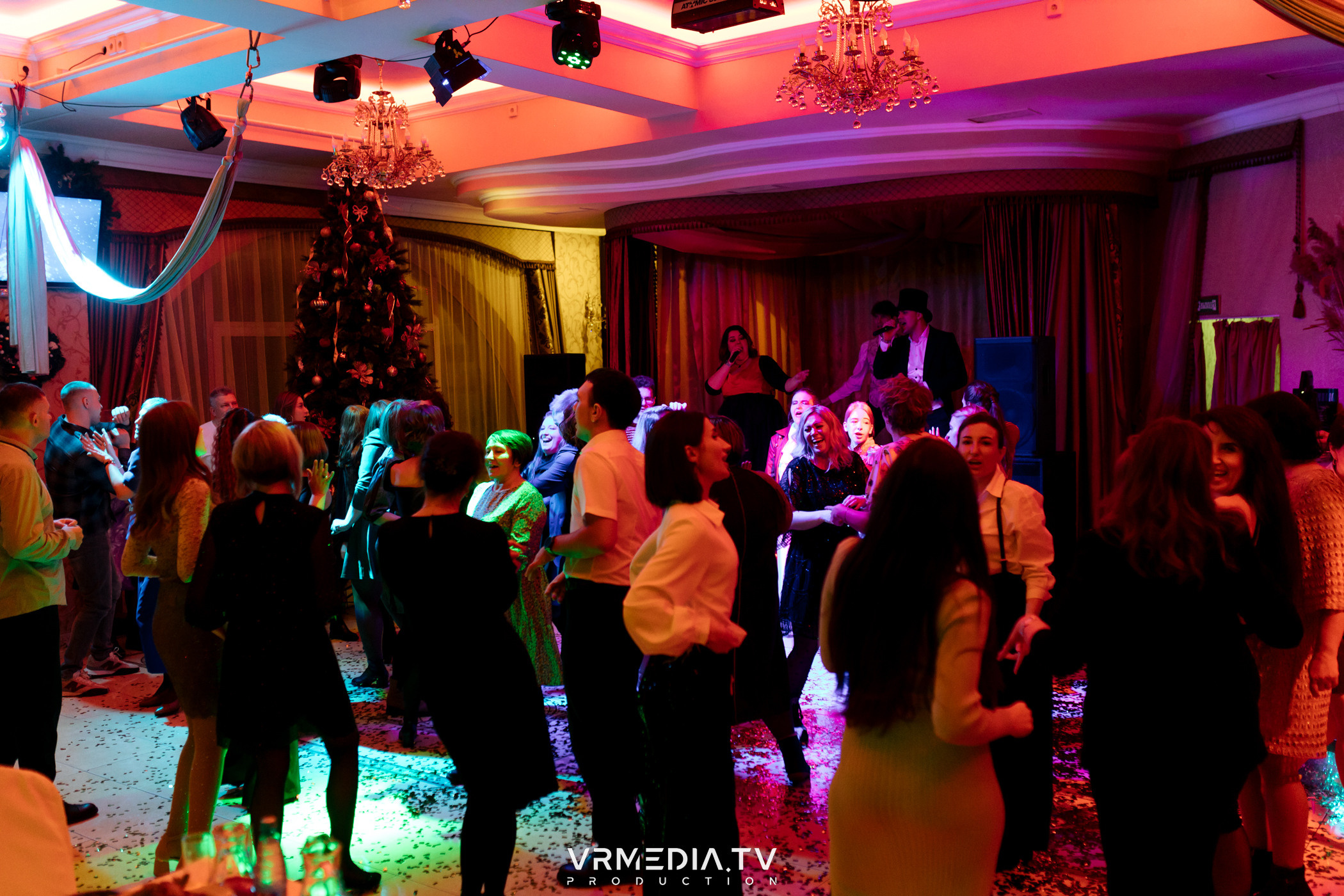 «Новогодний Мюзикл» в ресторане «Лазурный Берег»