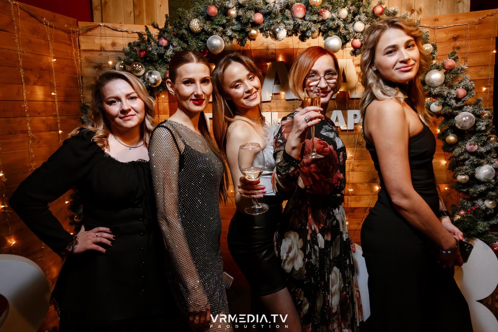 Жаркий новогодний корпоратив в гриль-баре «Жара»