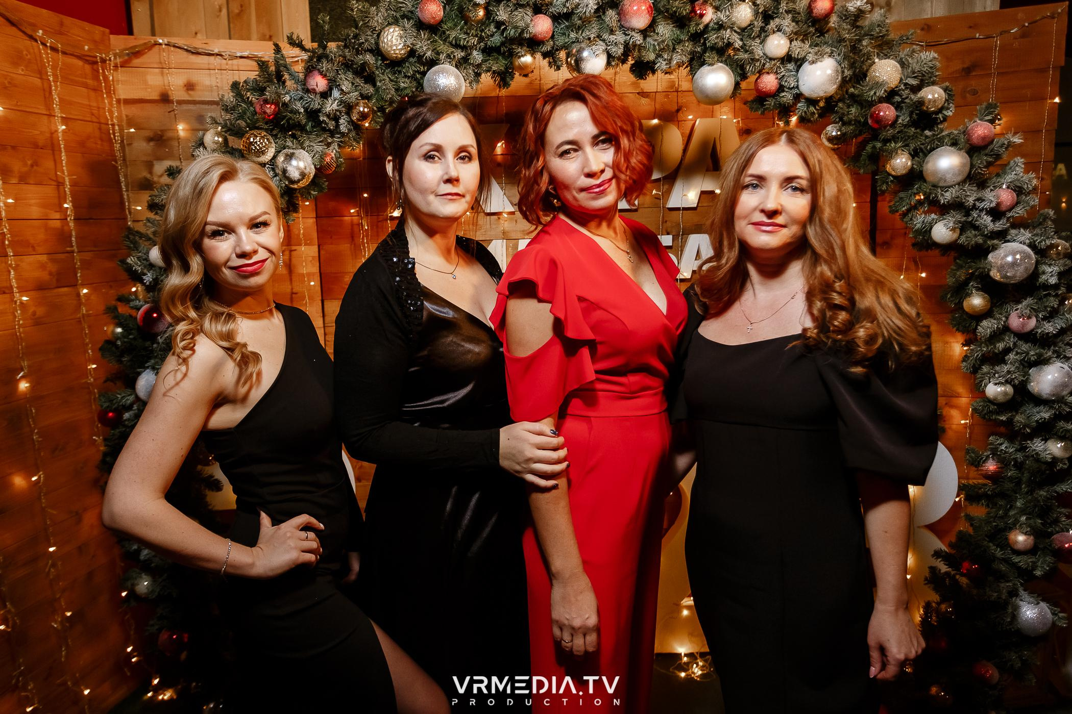 Жаркий новогодний корпоратив в гриль-баре «Жара»