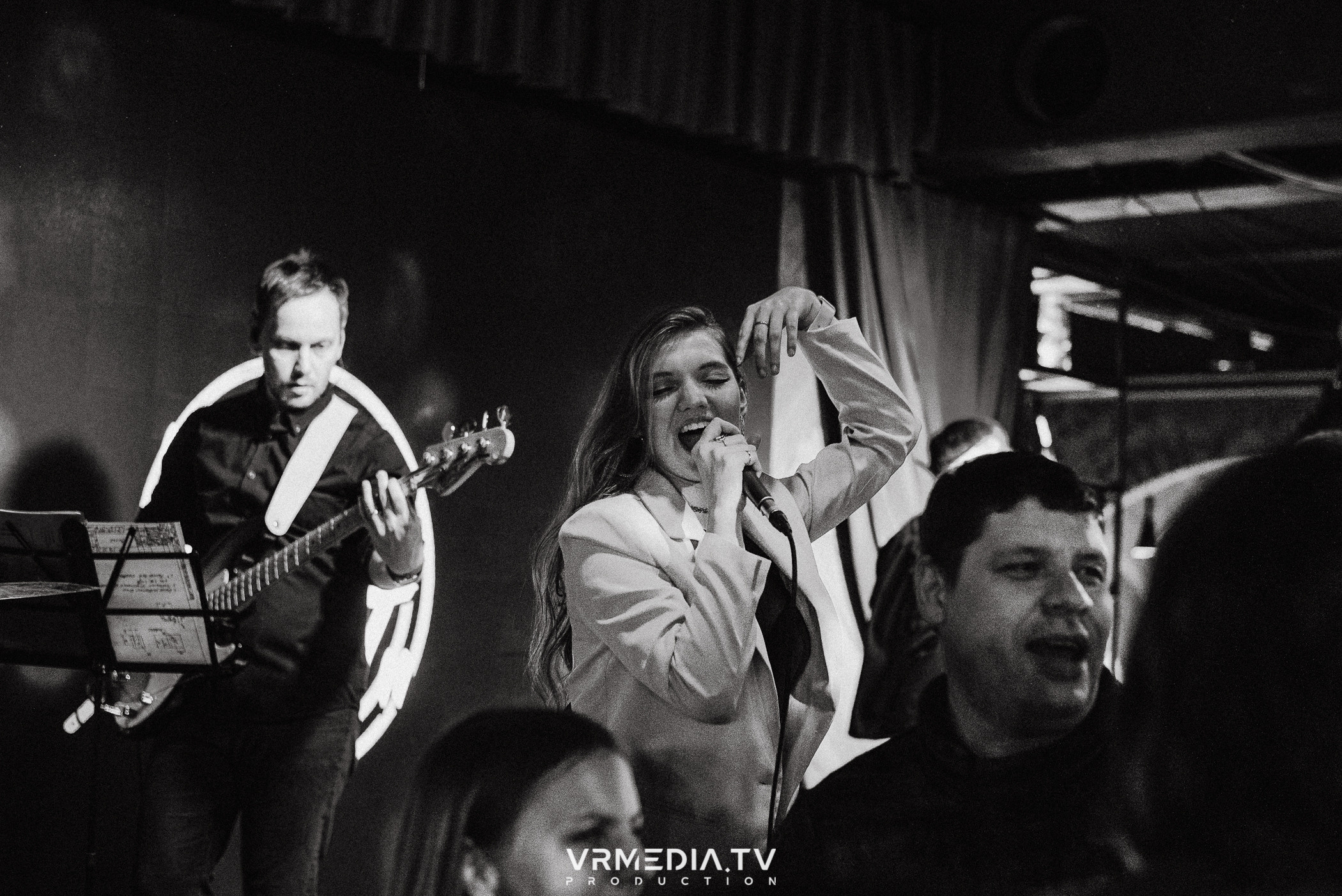 Жаркий новогодний корпоратив в гриль-баре «Жара»