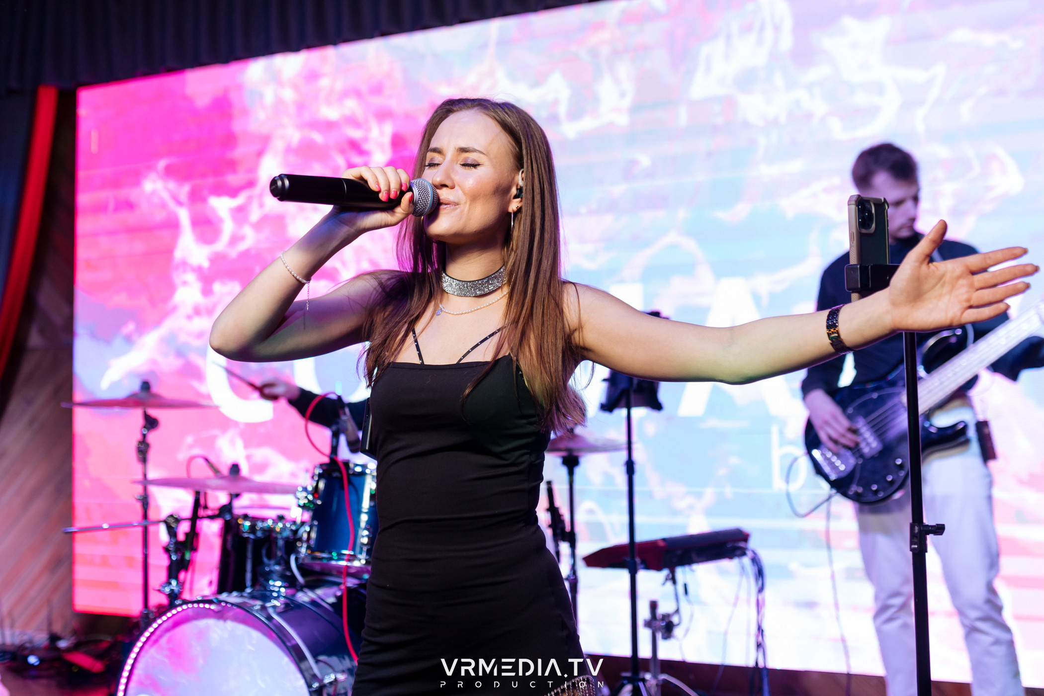 Жаркий новогодний корпоратив в гриль-баре «Жара»