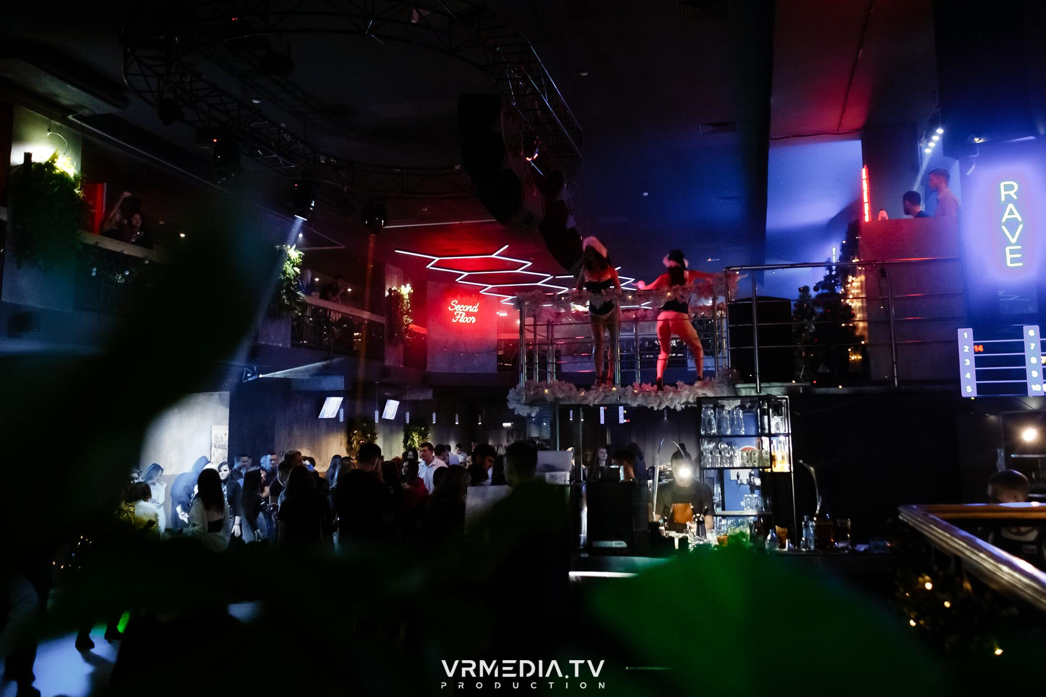 Выходные в баре «DOSKI»