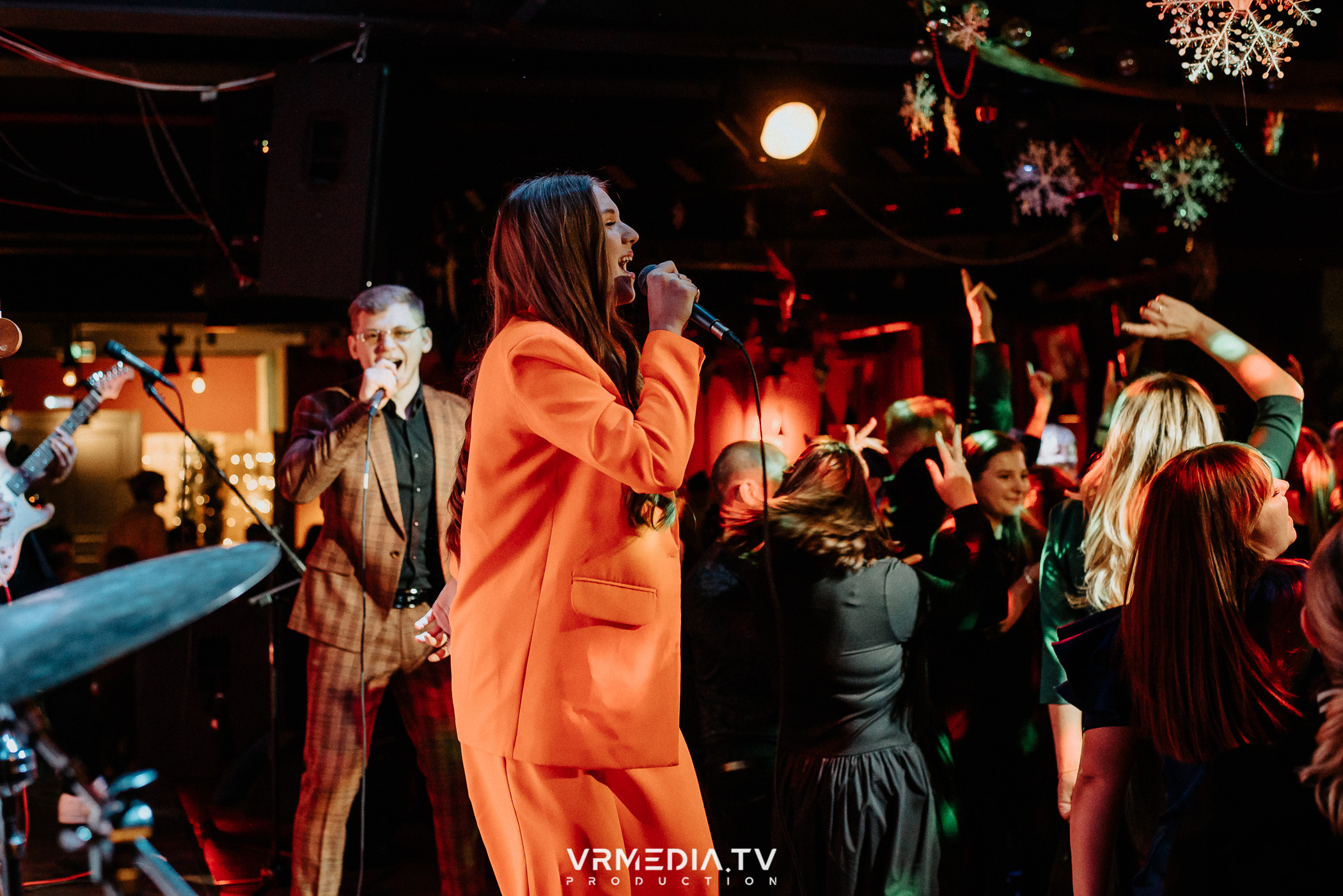 Жаркий новогодний корпоратив в гриль-баре «Жара»