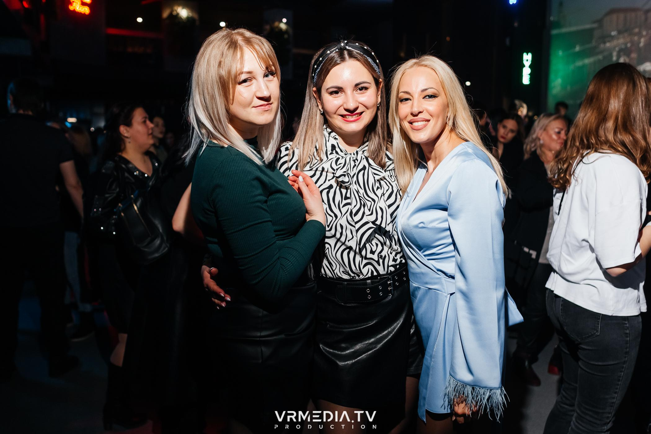 Выходные в баре «DOSKI»