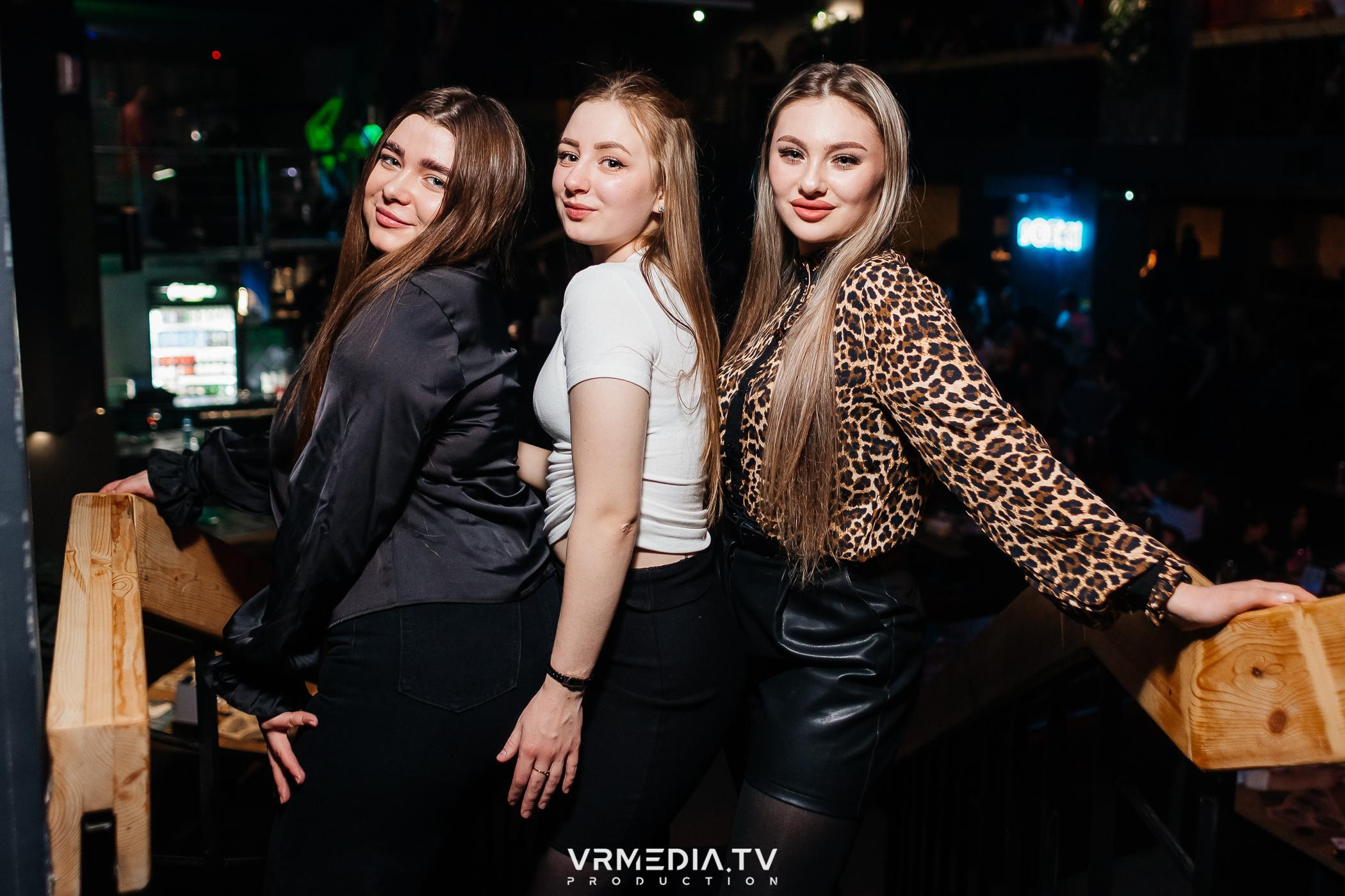 Выходные в баре «DOSKI»