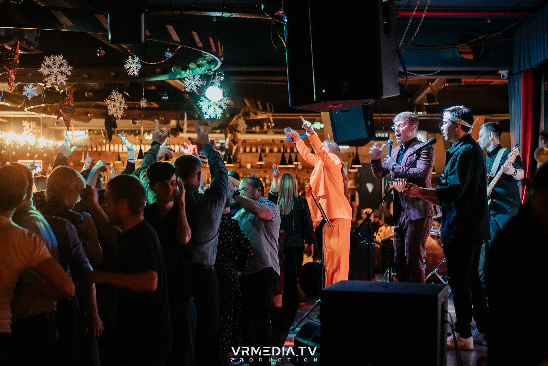 Жаркий новогодний корпоратив в гриль-баре «Жара»