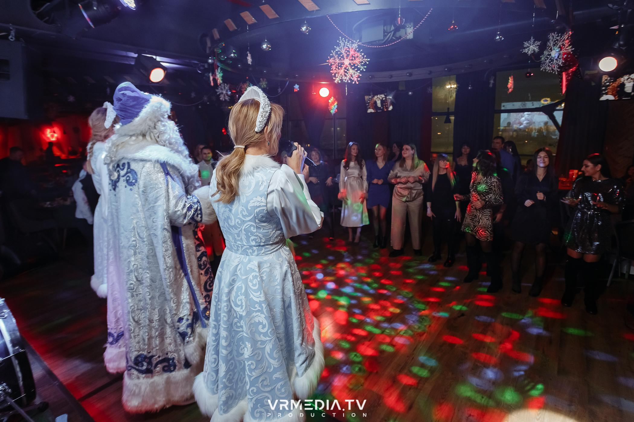 Жаркий новогодний корпоратив в гриль-баре «Жара»