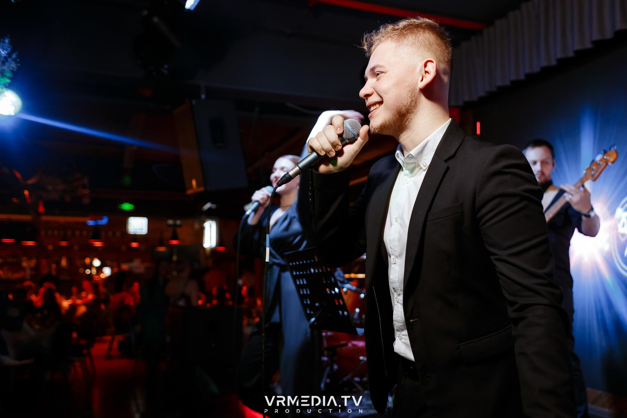 Жаркий новогодний корпоратив в гриль-баре «Жара»