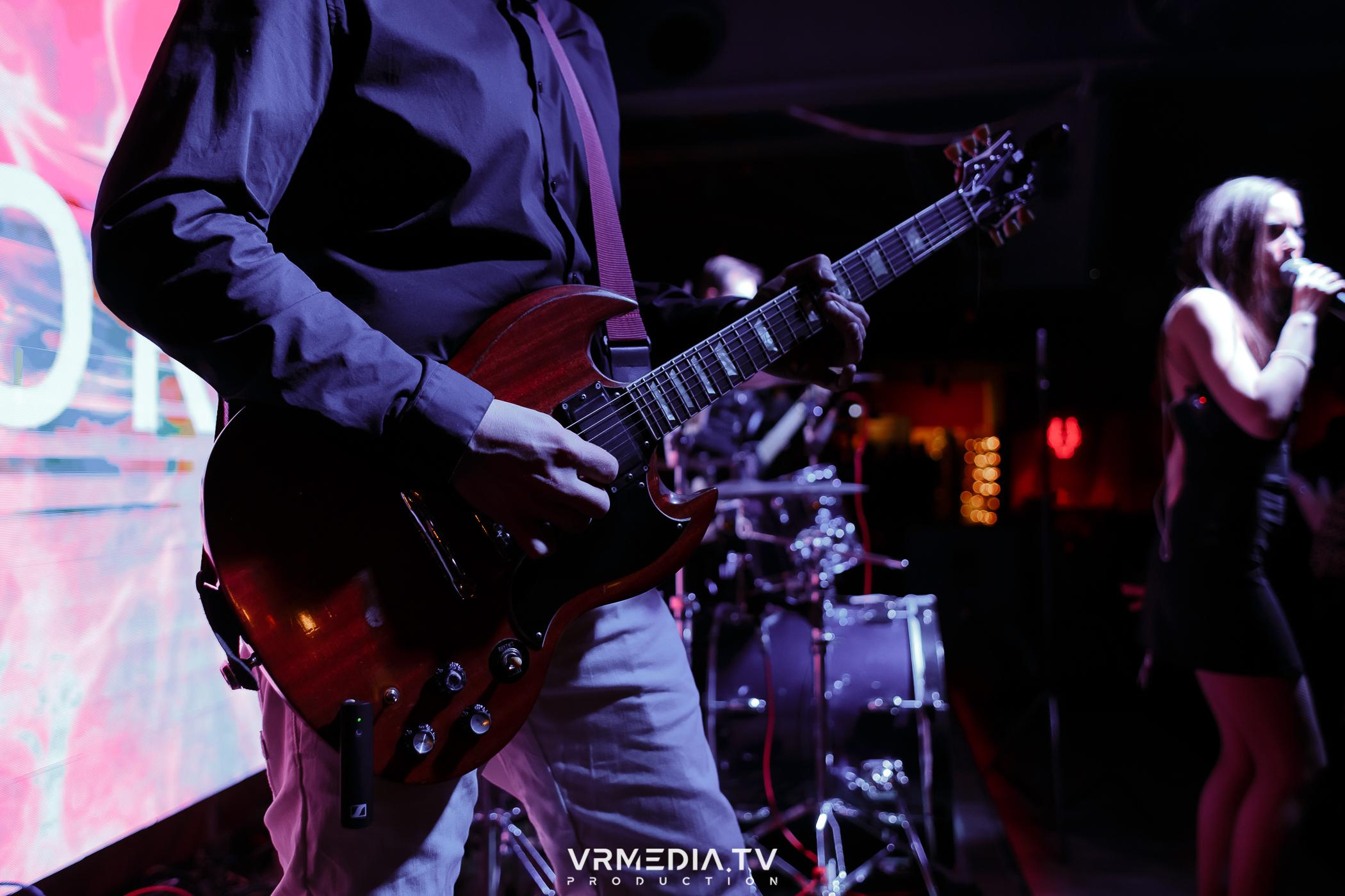 Жаркий новогодний корпоратив в гриль-баре «Жара»