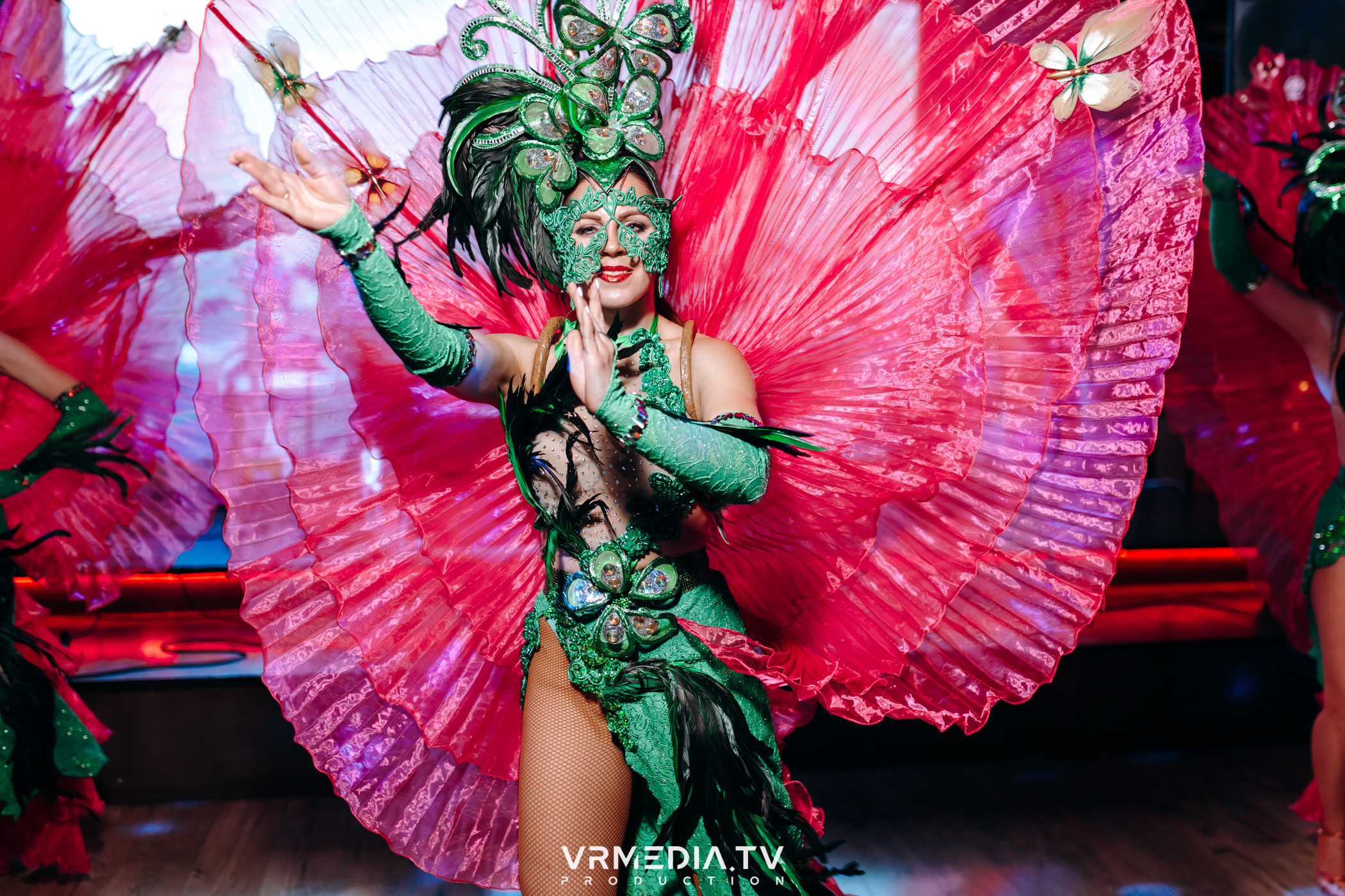 Жаркий новогодний корпоратив в гриль-баре «Жара»