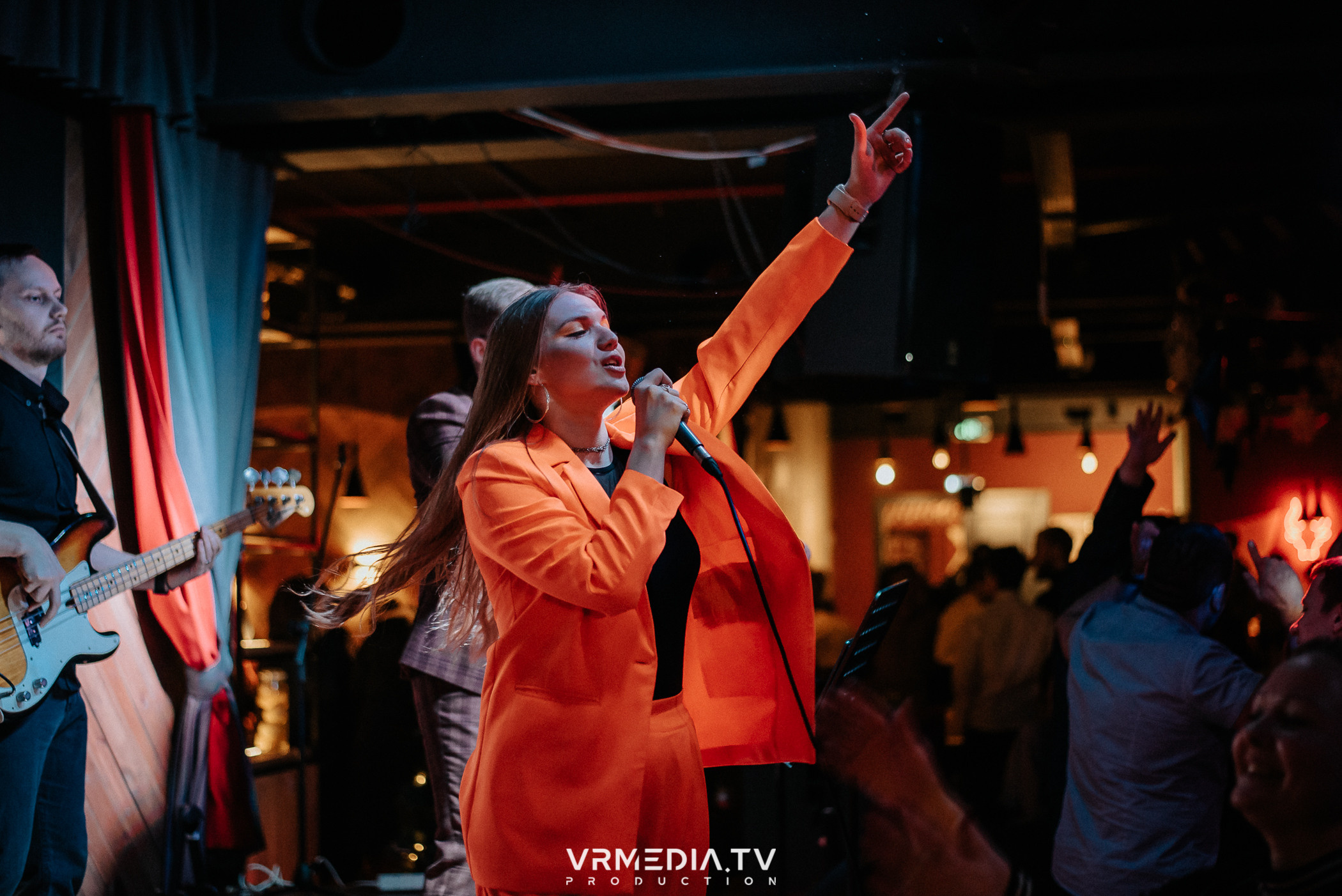 Жаркий новогодний корпоратив в гриль-баре «Жара»