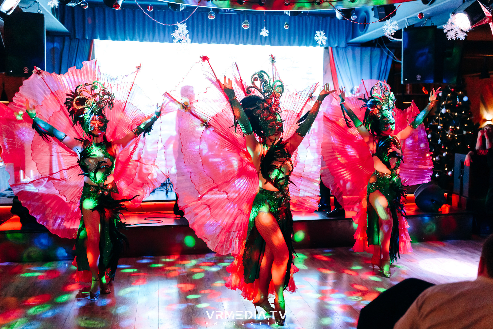 Жаркий новогодний корпоратив в гриль-баре «Жара»