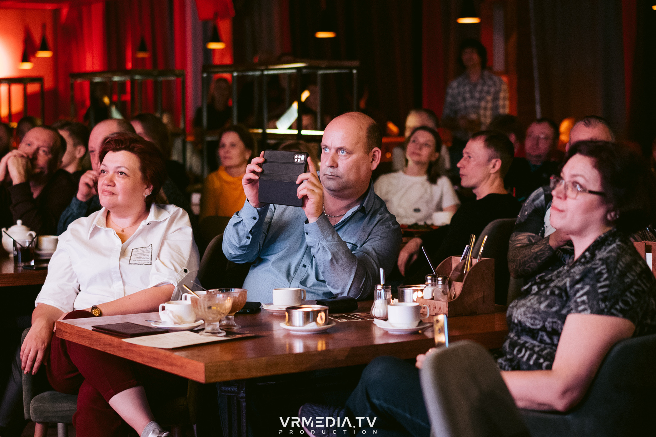 Джазовая среда: шоу «КИНОхроника»