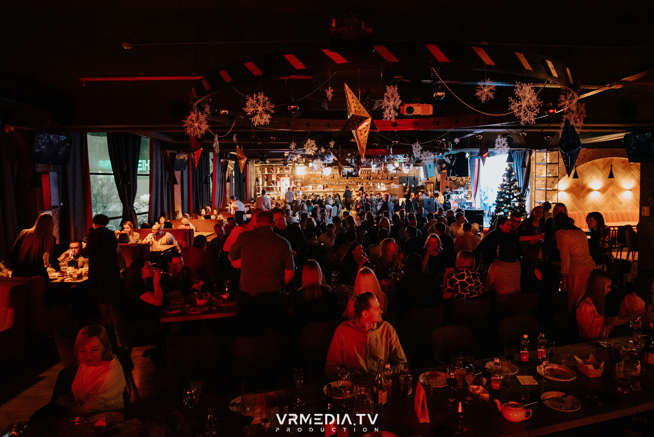 Жаркий новогодний корпоратив в гриль-баре «Жара»